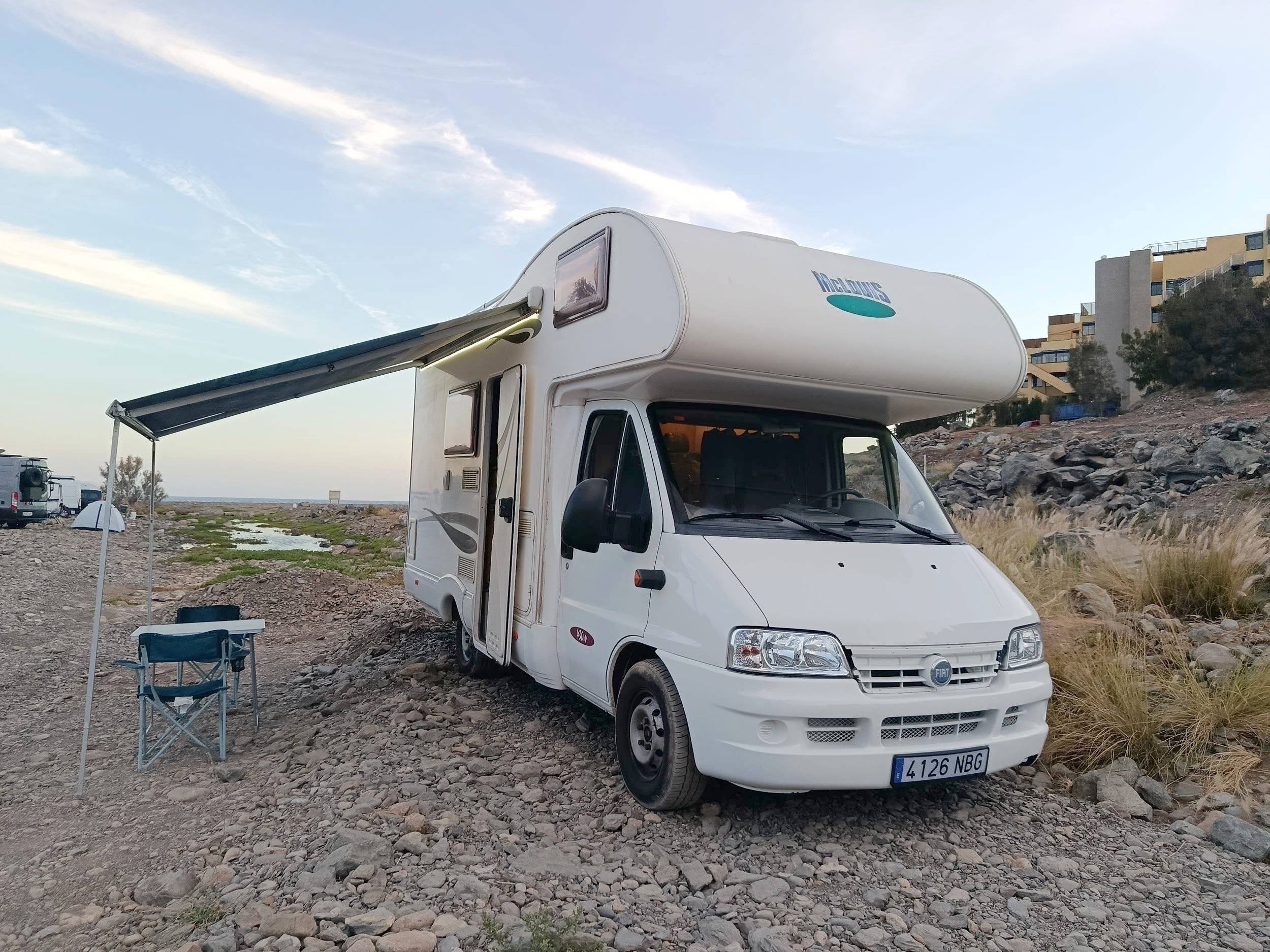 Vue avant de 3/4 Fiat Ducato 2,0 l 100 ch - Yescapa