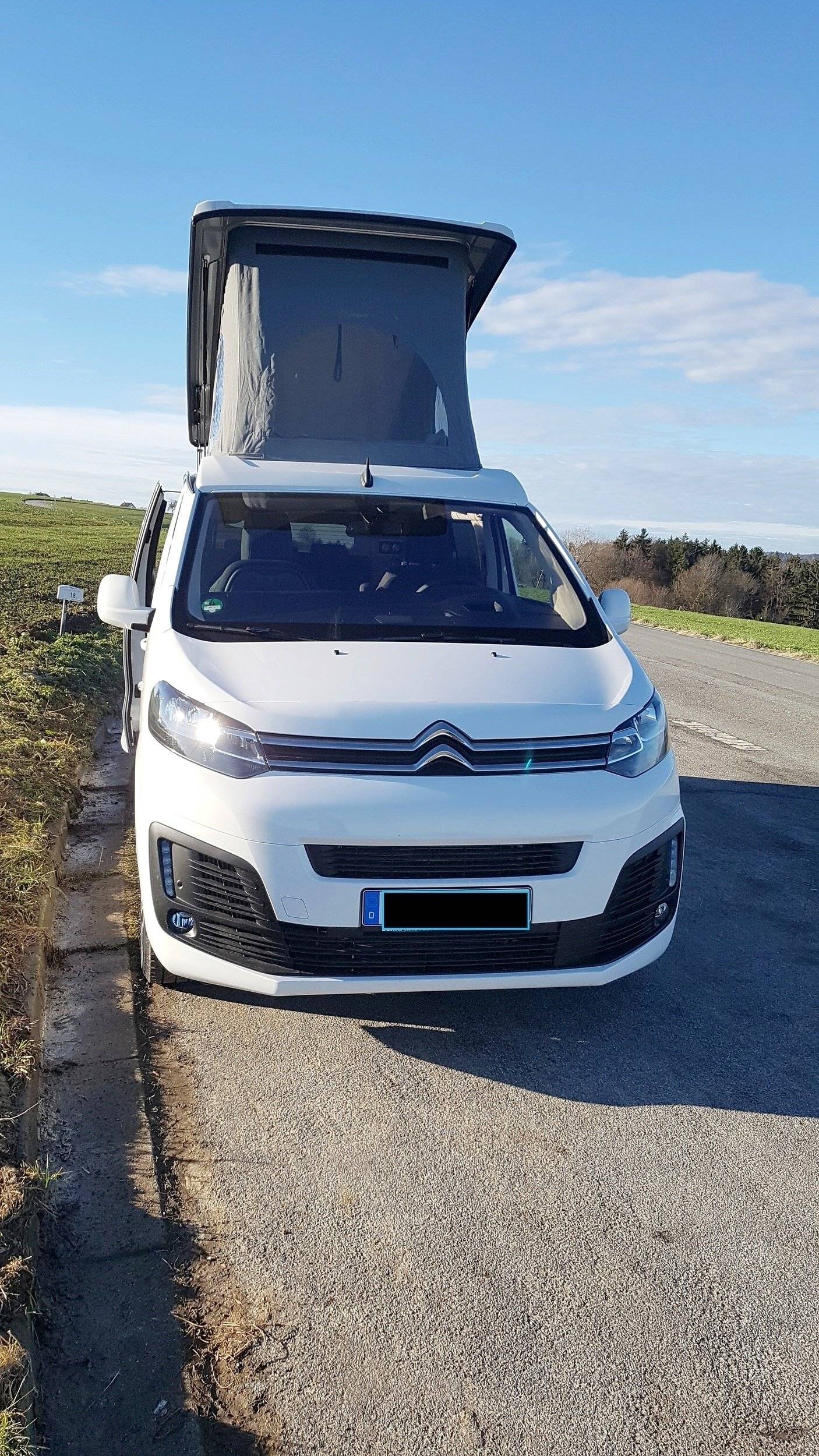 Voorkant 3/4 Citroën Spacetourer - Yescapa