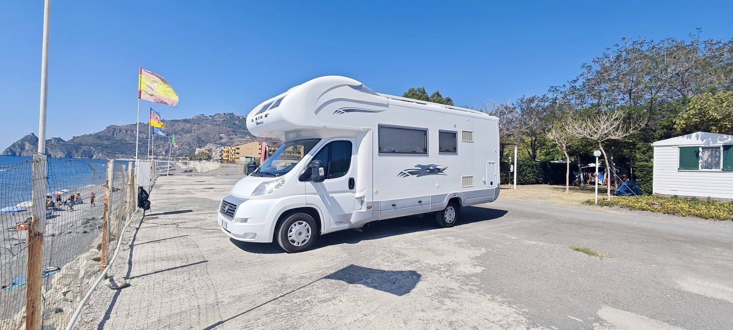 schräge Vorderansicht Fiat Fiat Ducato 3.0 160 CV - Yescapa