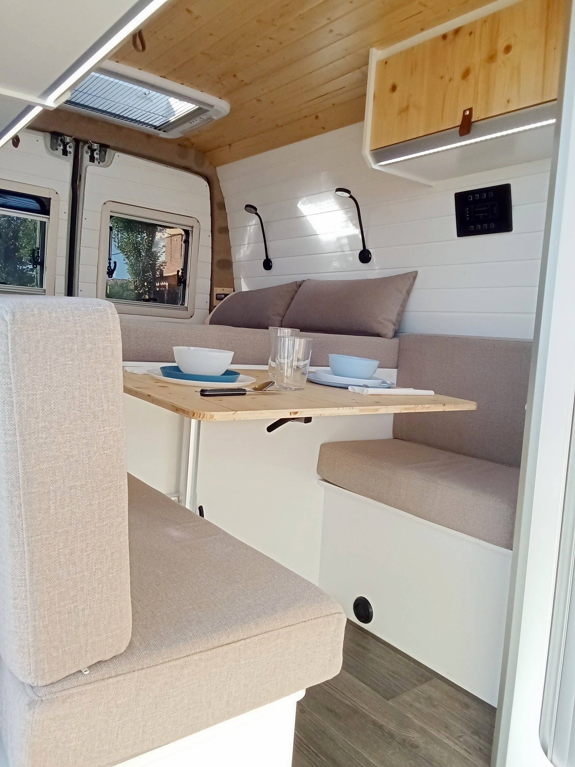 Coin repas Iveco Daily 35c13 - Yescapa