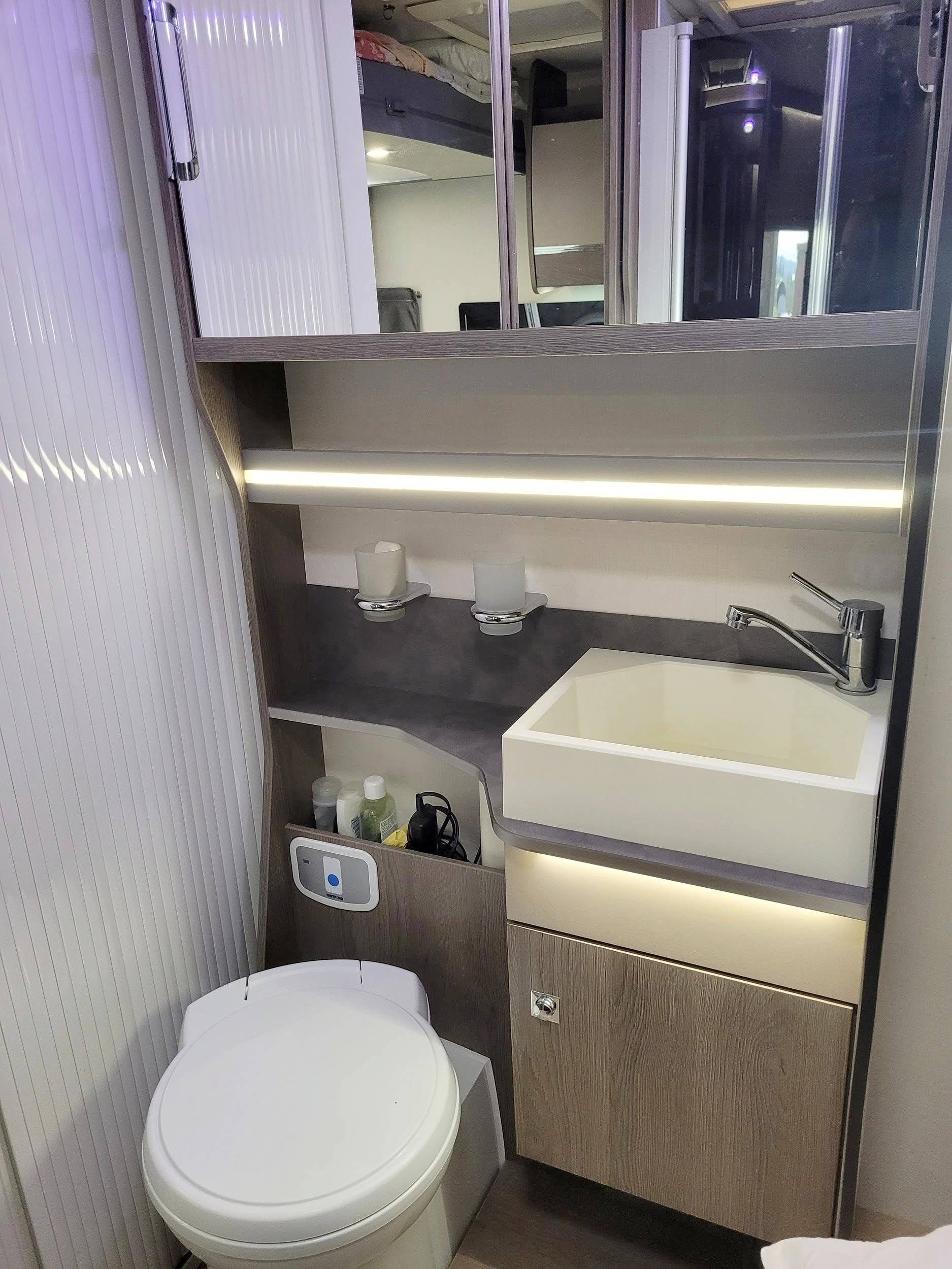 Challenger Graphite 288 , 170 PS