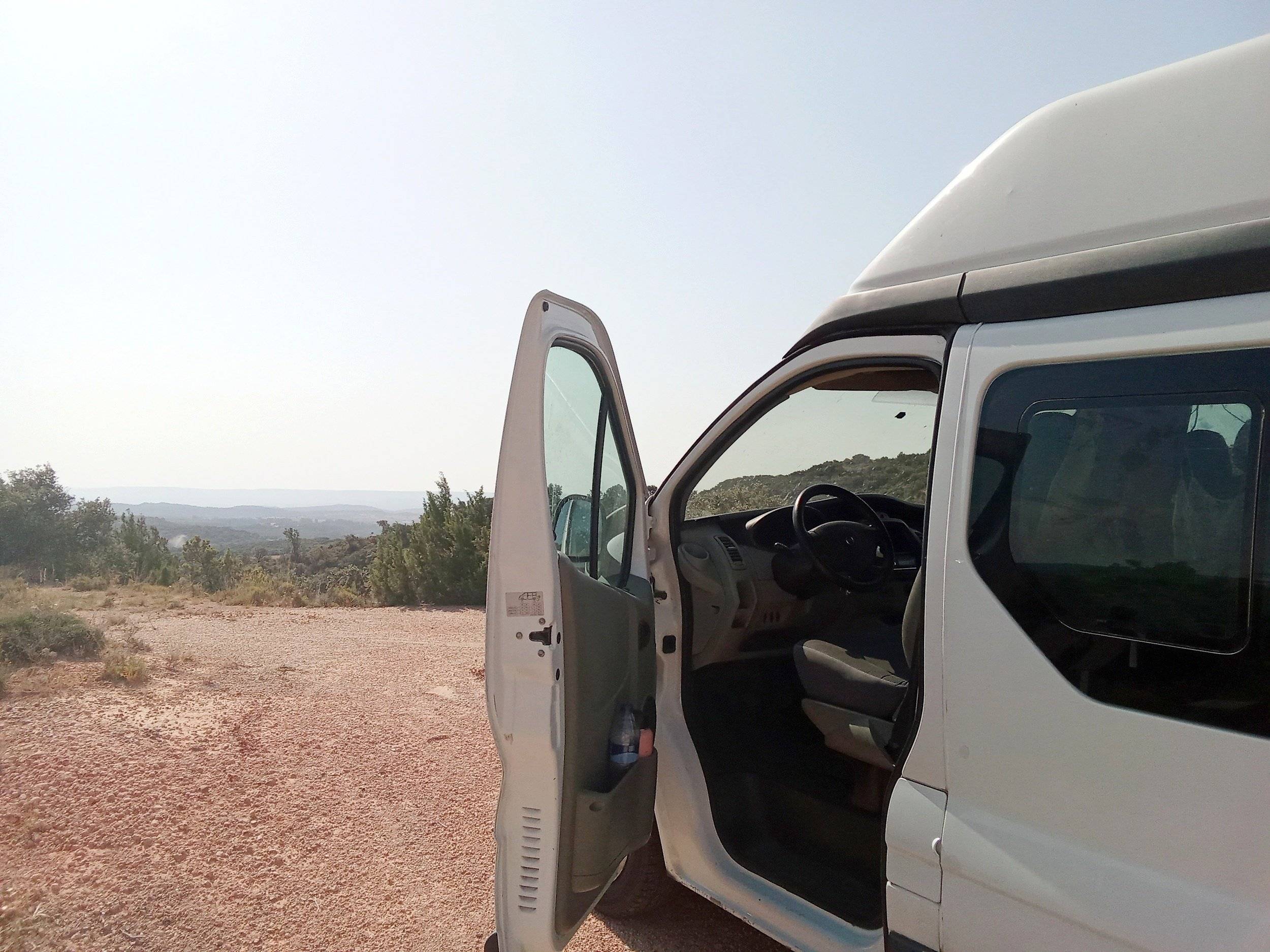 Vue avant de 3/4 Opel opel vivaro L2H1 - Yescapa