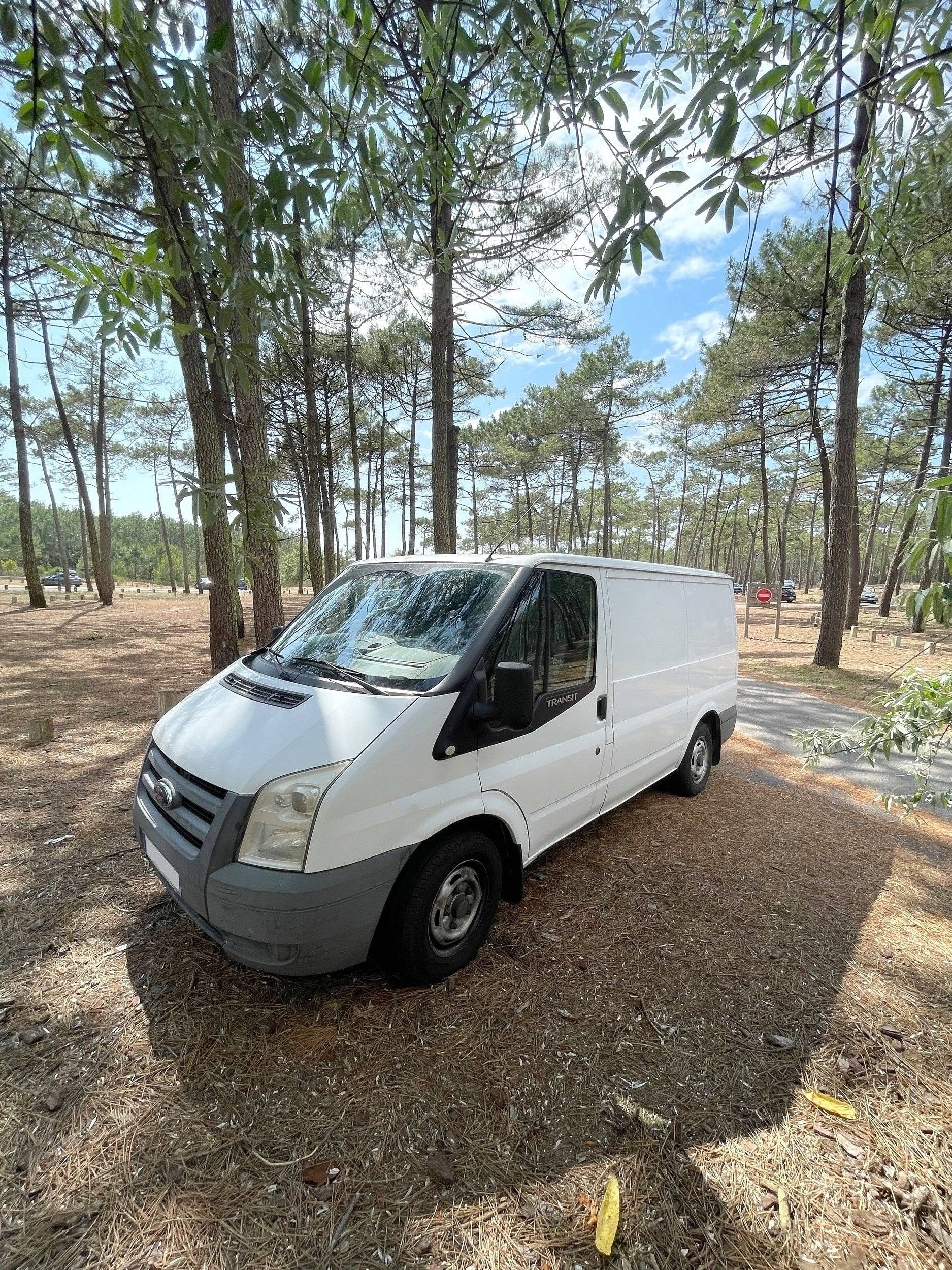 Localización Furgoneta camper  La Rinconada - Ford Transit - 18849 -  Yescapa