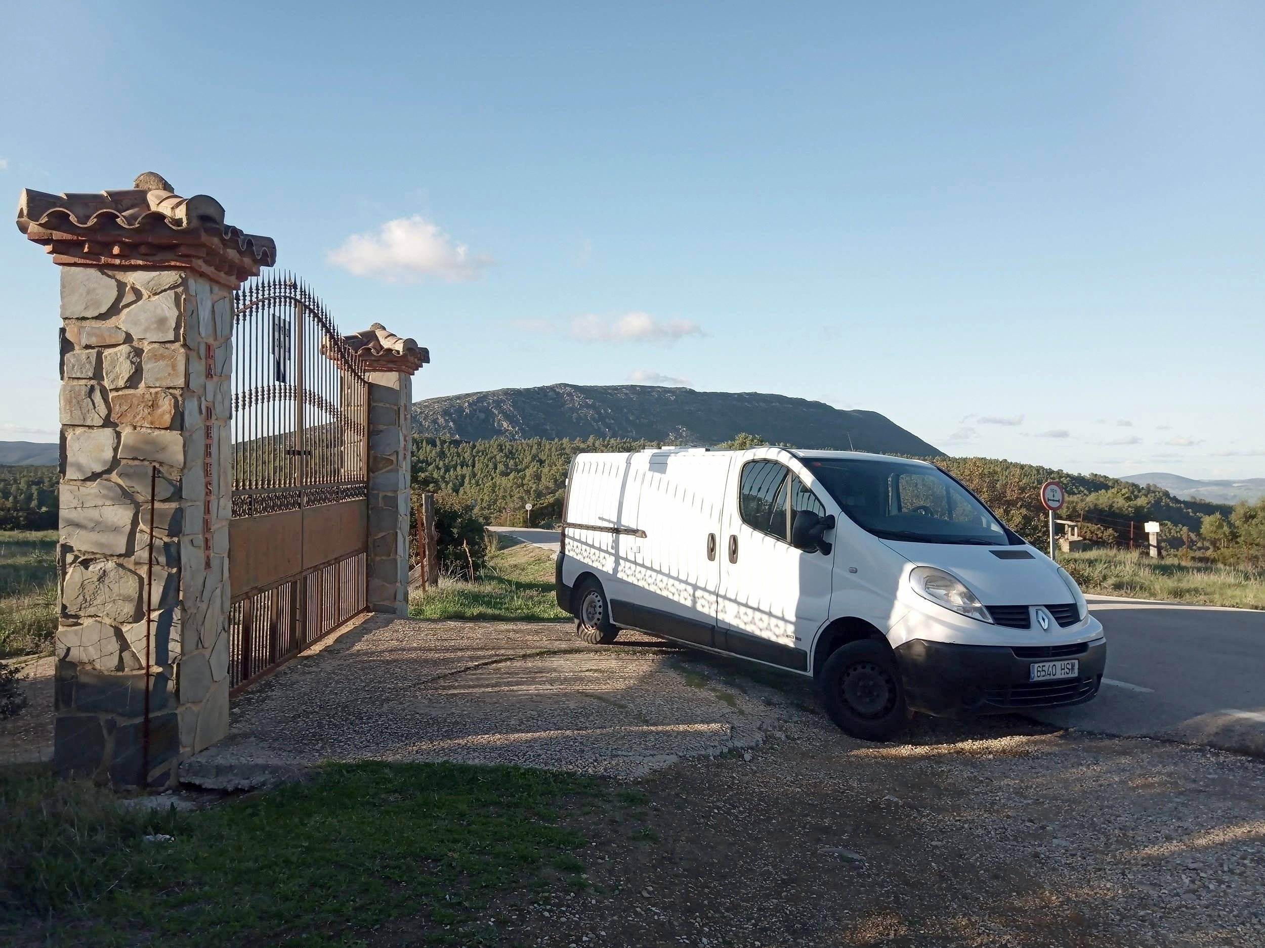 Voorkant 3/4 Renault Renault - Yescapa