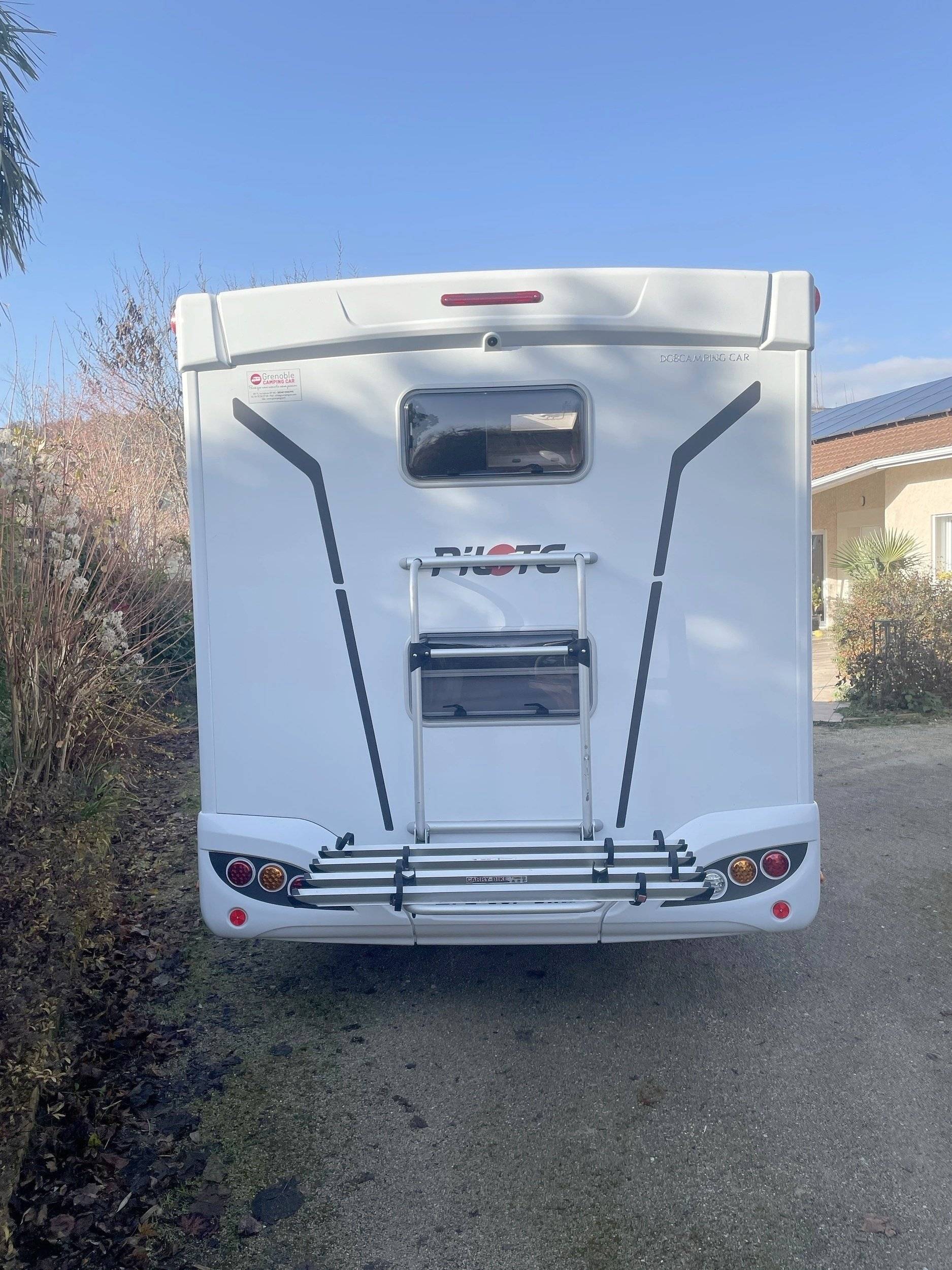 Pilote P696 Essentiel