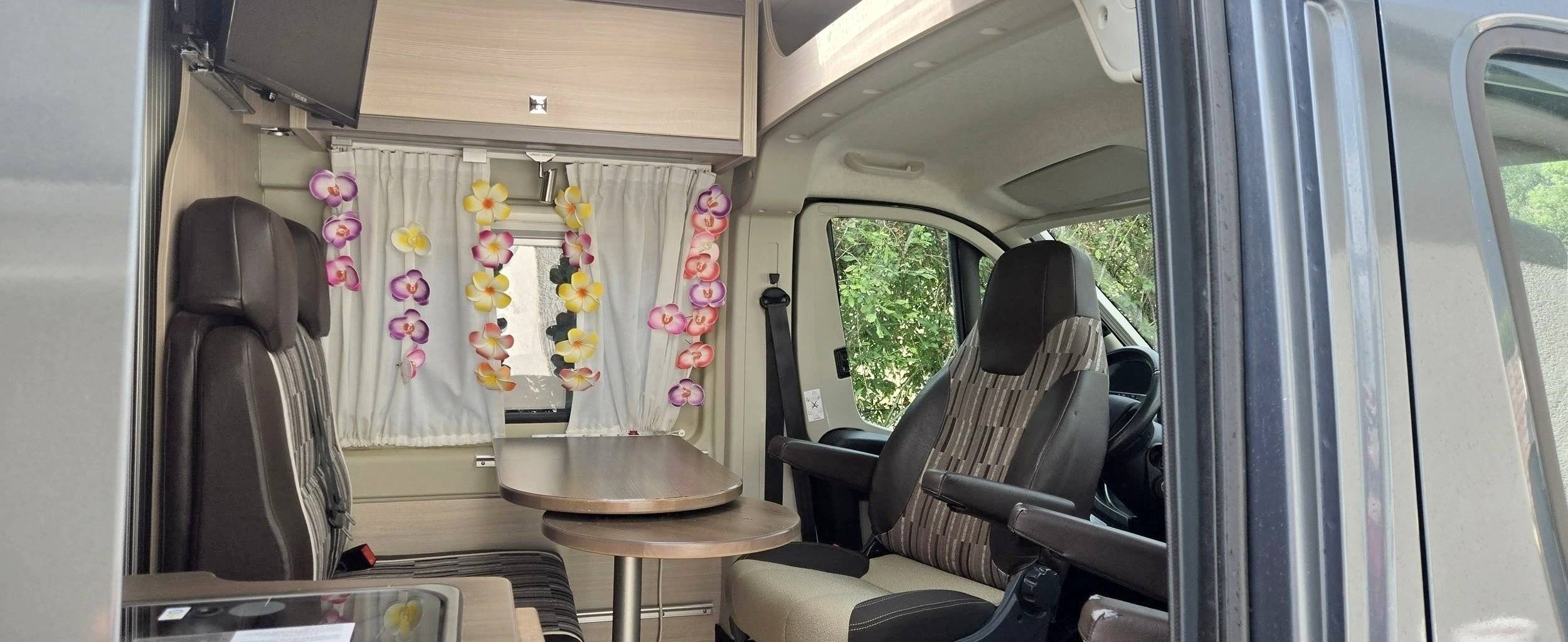 Dining Area Citroën Jumper 2,0 l 130 ch - Yescapa