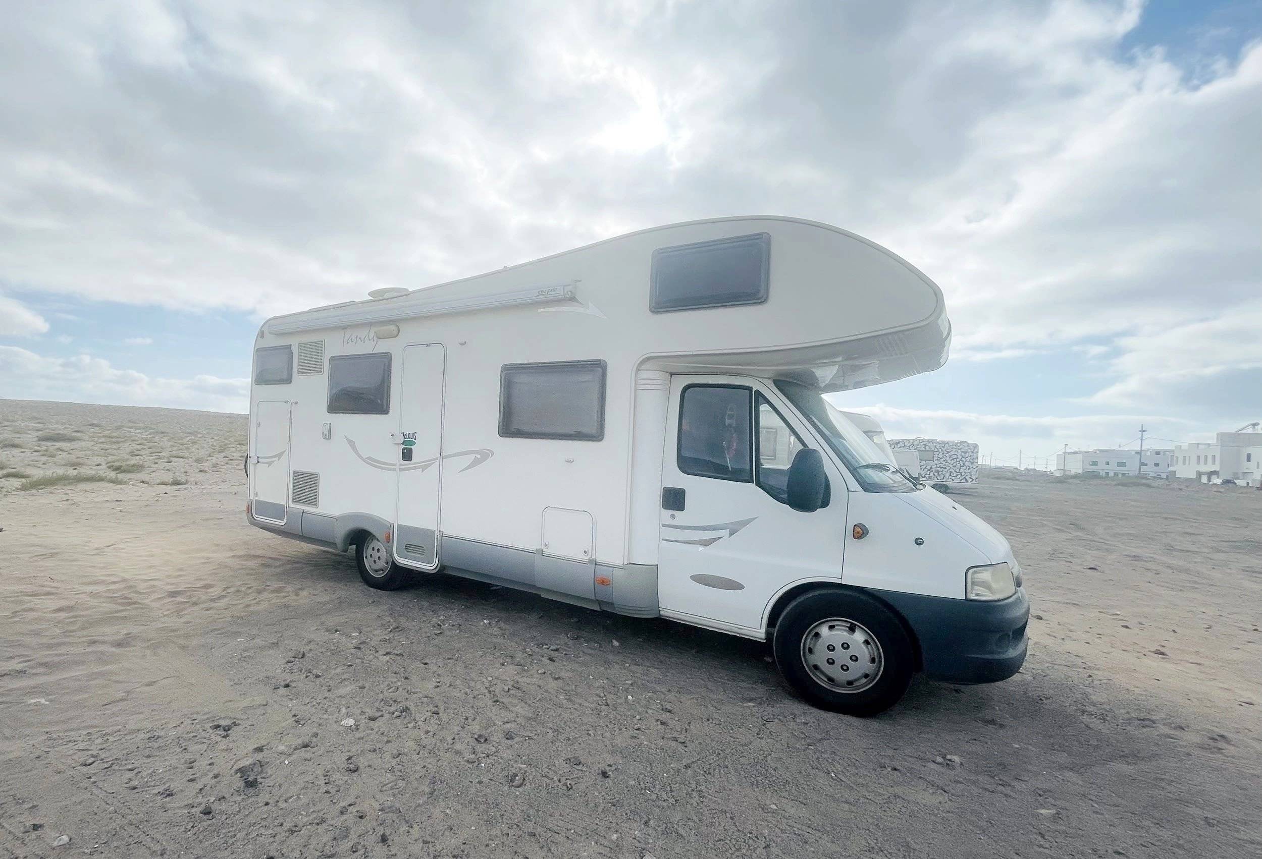 Vue avant de 3/4 Fiat Ducato 2,8 l 115 ch/Al-Ko - Yescapa