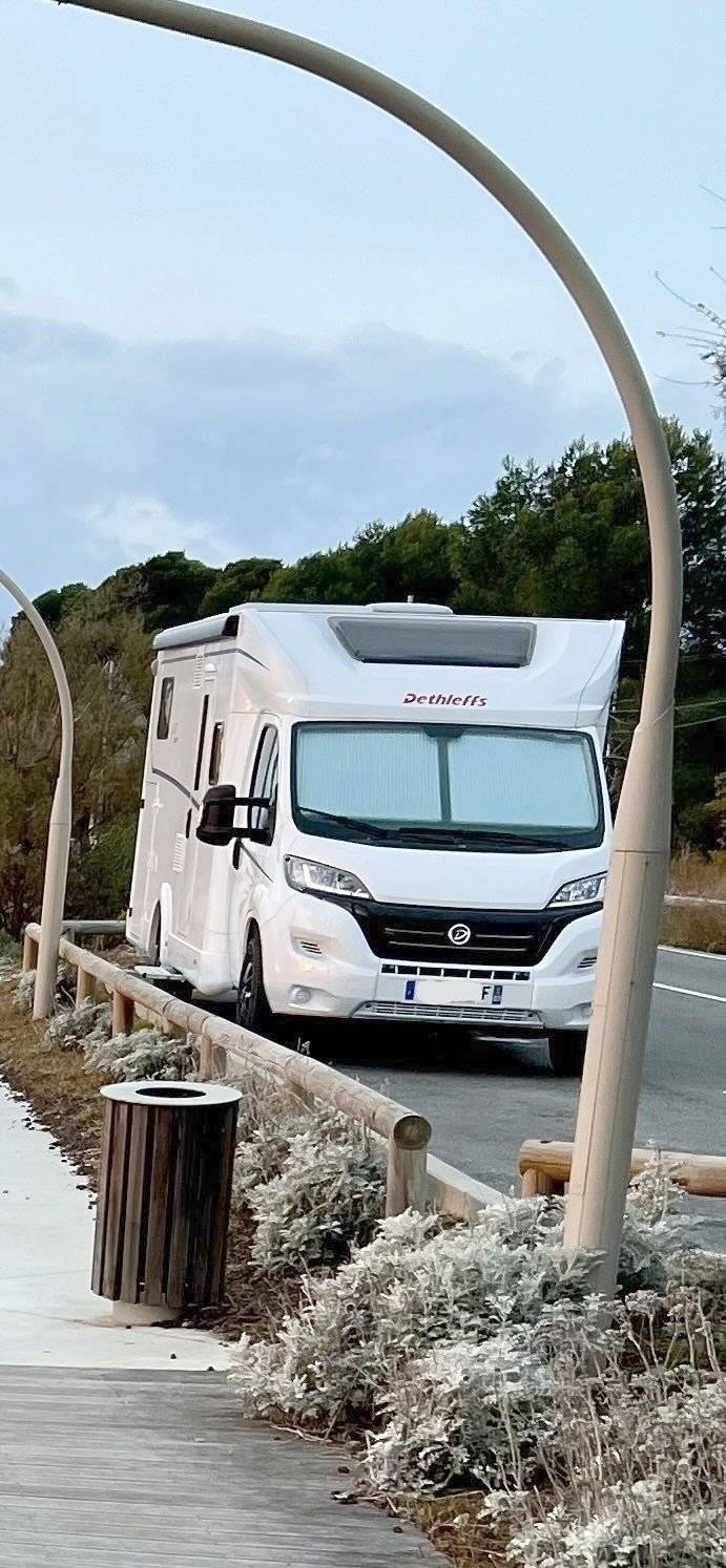 Vista del vehicle angle davanter Fiat 2,3 l 140ch - Yescapa