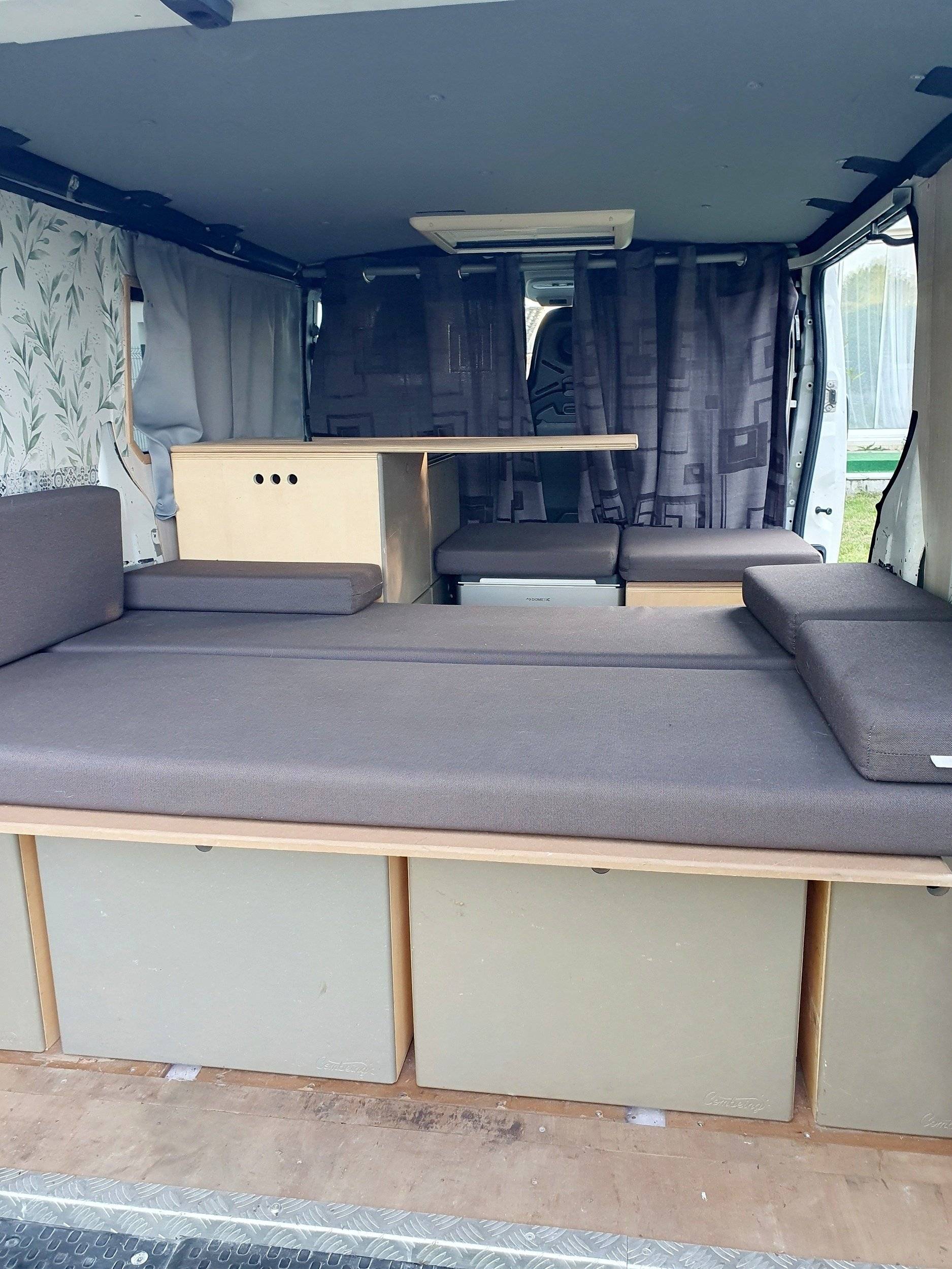 Couchages Renault Trafic 1,6 l 115 ch - Yescapa