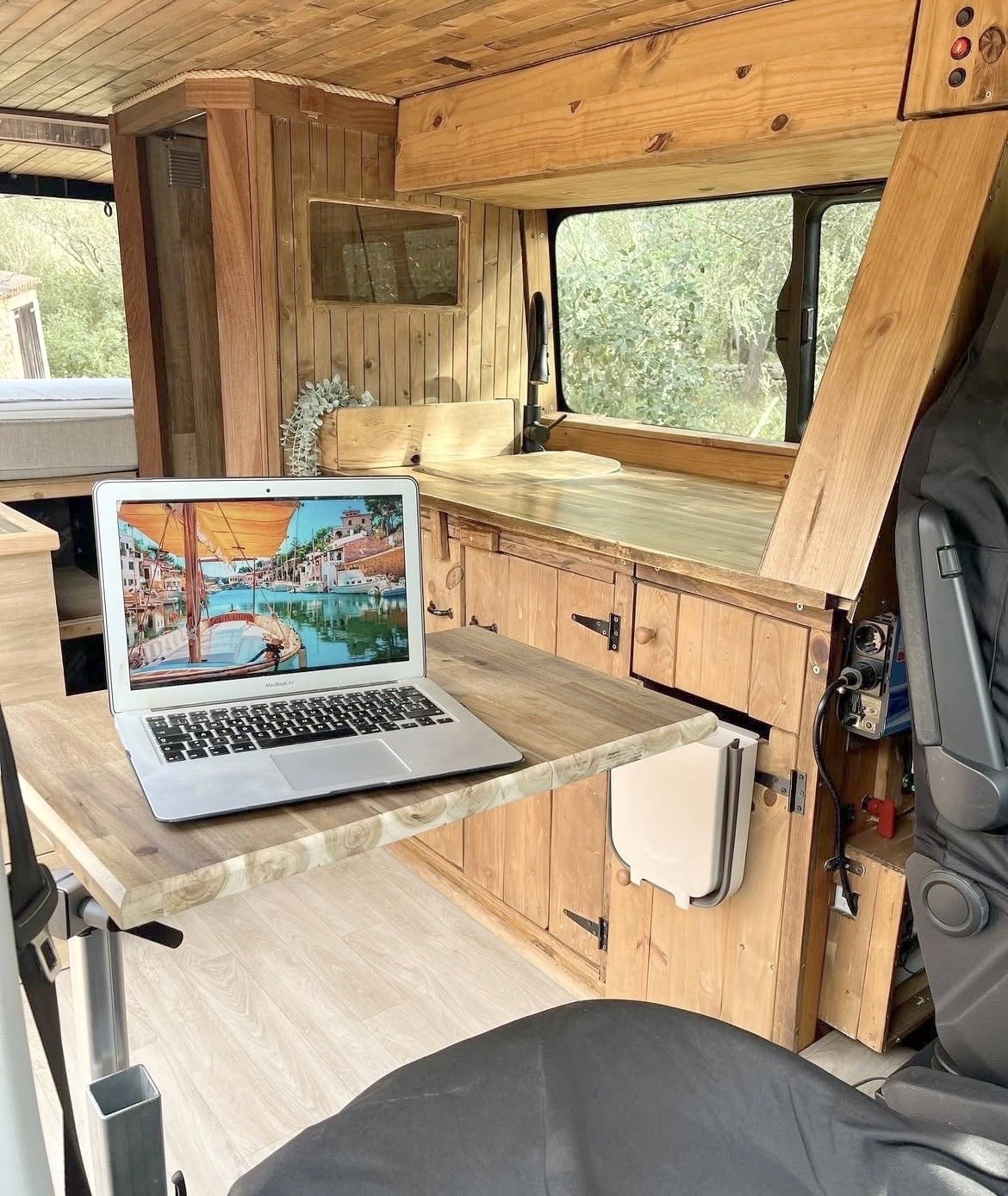 Berth Volkswagen Crafter 2,0 l 102 ch - Yescapa