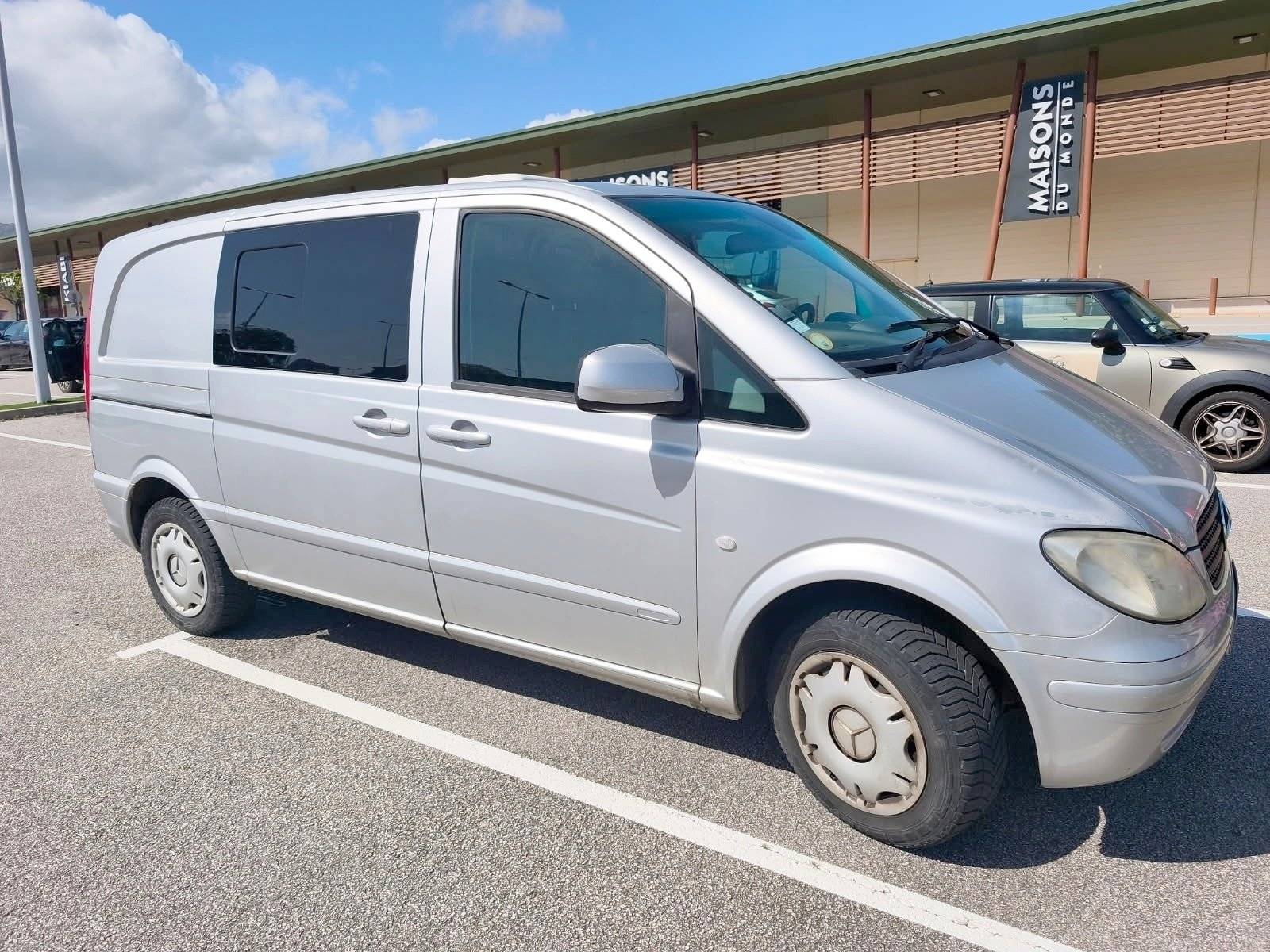 Vista del vehículo ángulo delantero Mercedes Vito 111 CDI 116 ch - Yescapa
