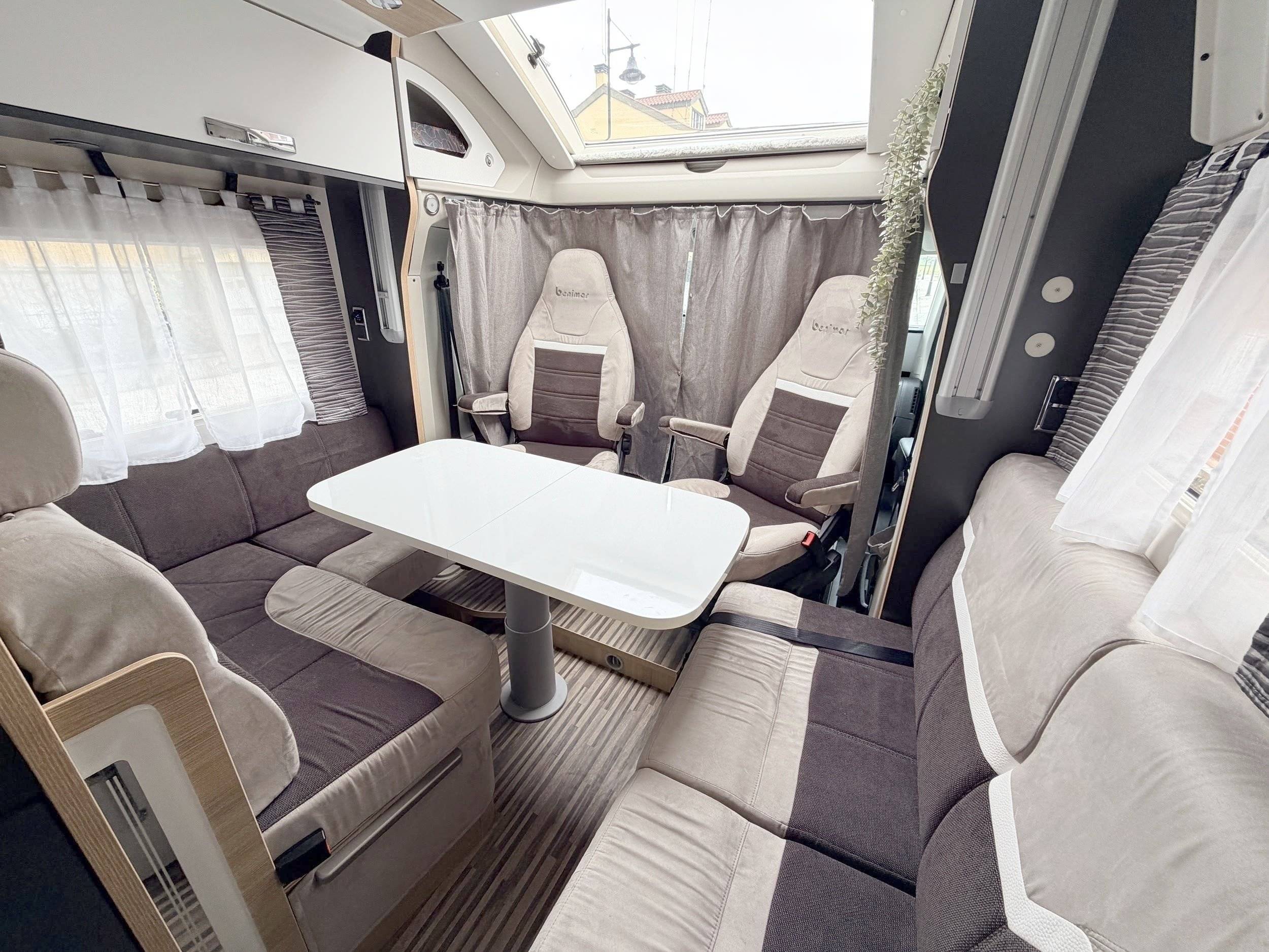 Voorkant 3/4 Fiat Al-Ko 2,3 l Multijet 150 ch. - Yescapa