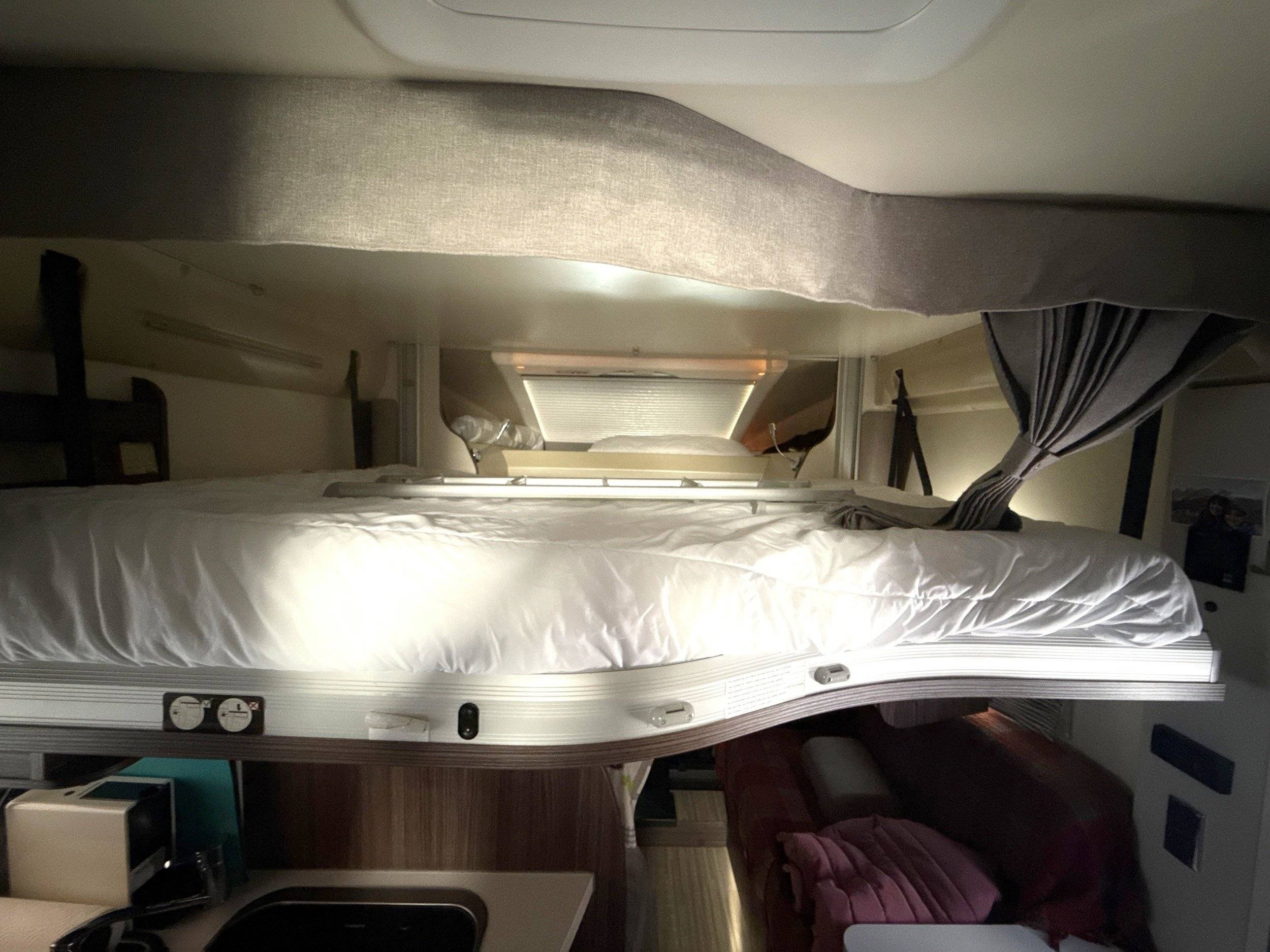 slaapplaatsen Ford Transit 2,0 l 170 ch - Yescapa