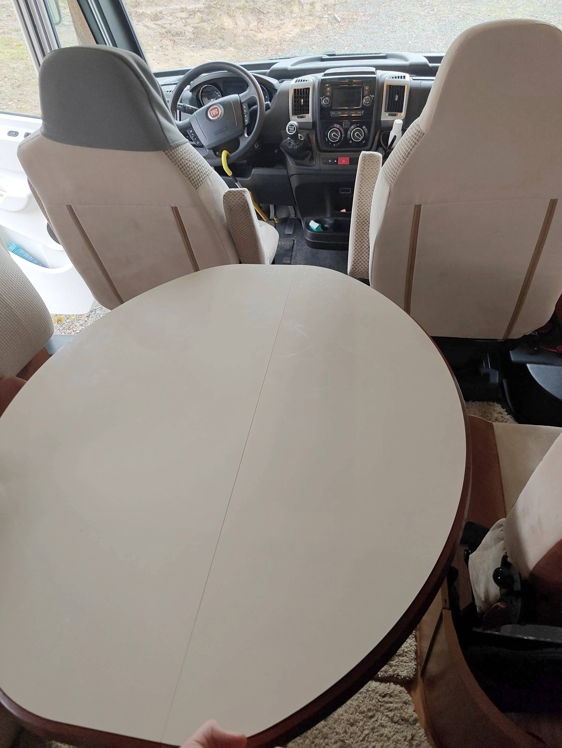 Dining Area Fiat Al-Ko 2,3 l Multijet 130 ch. - Yescapa