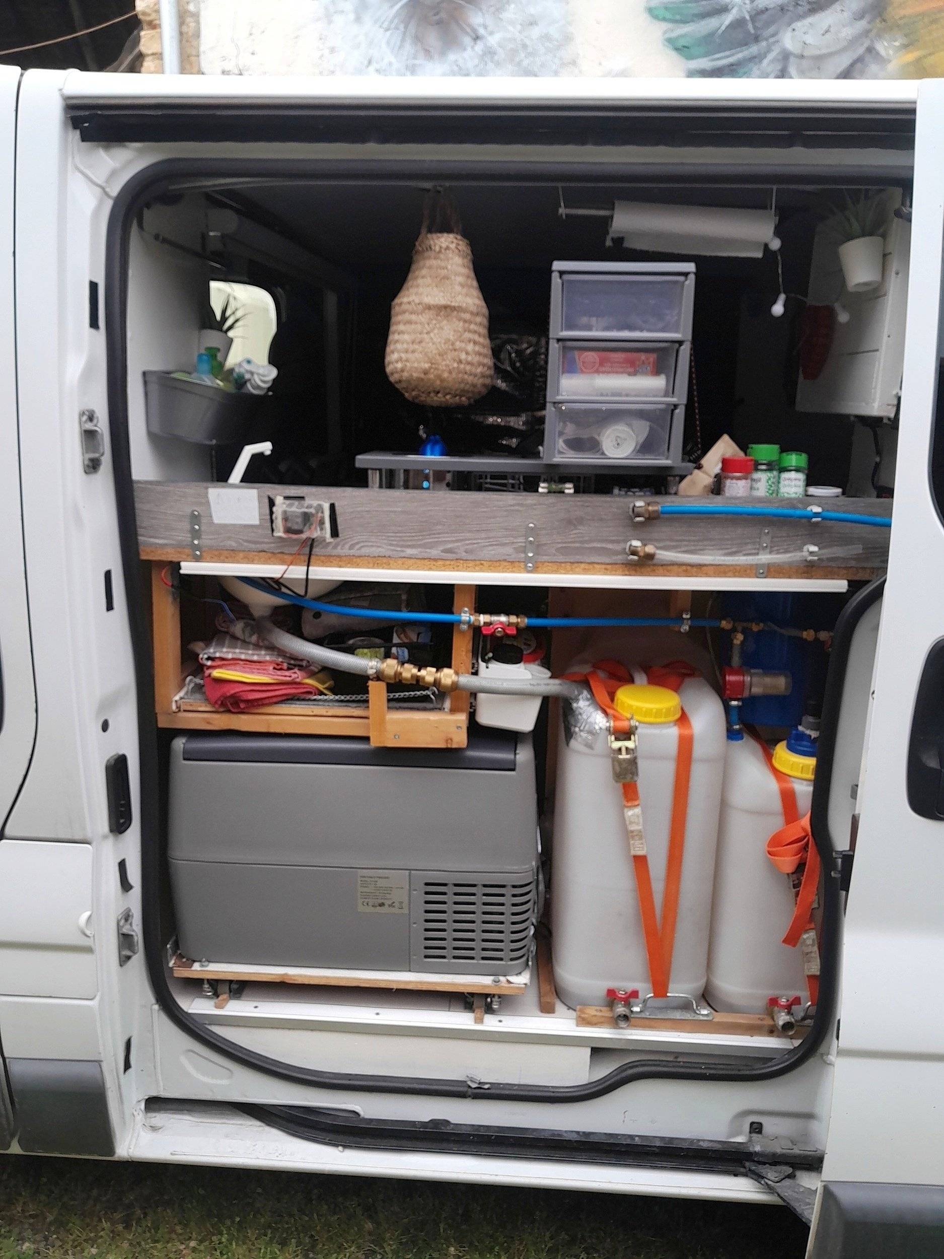 Kitchenette Renault Trafic - Yescapa