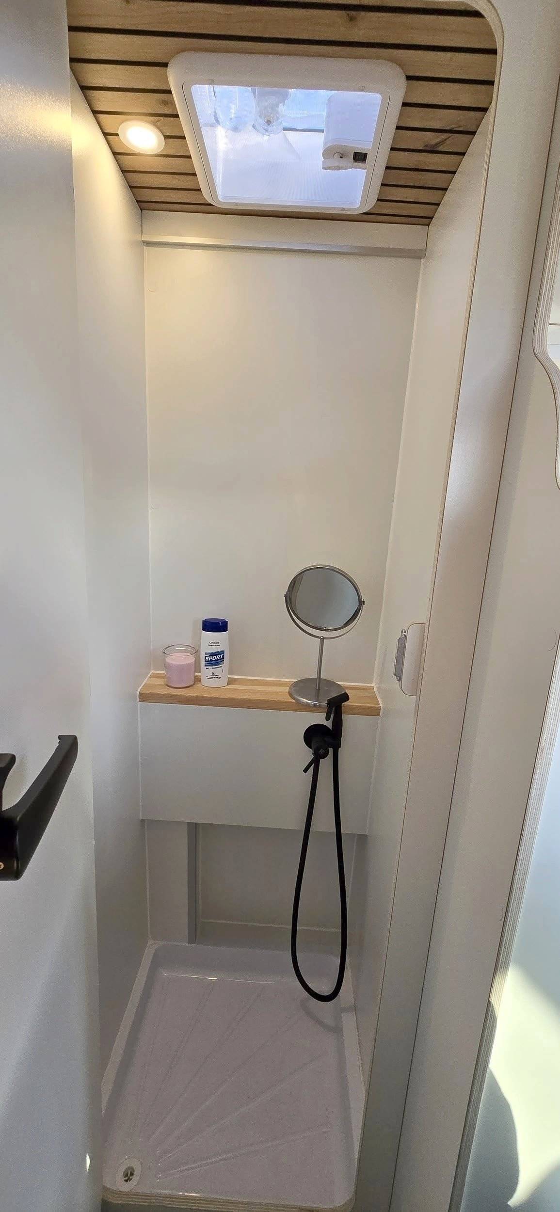 Slaapplaatsen Peugeot Boxer 2.2 Blue HDI 140ch - Yescapa