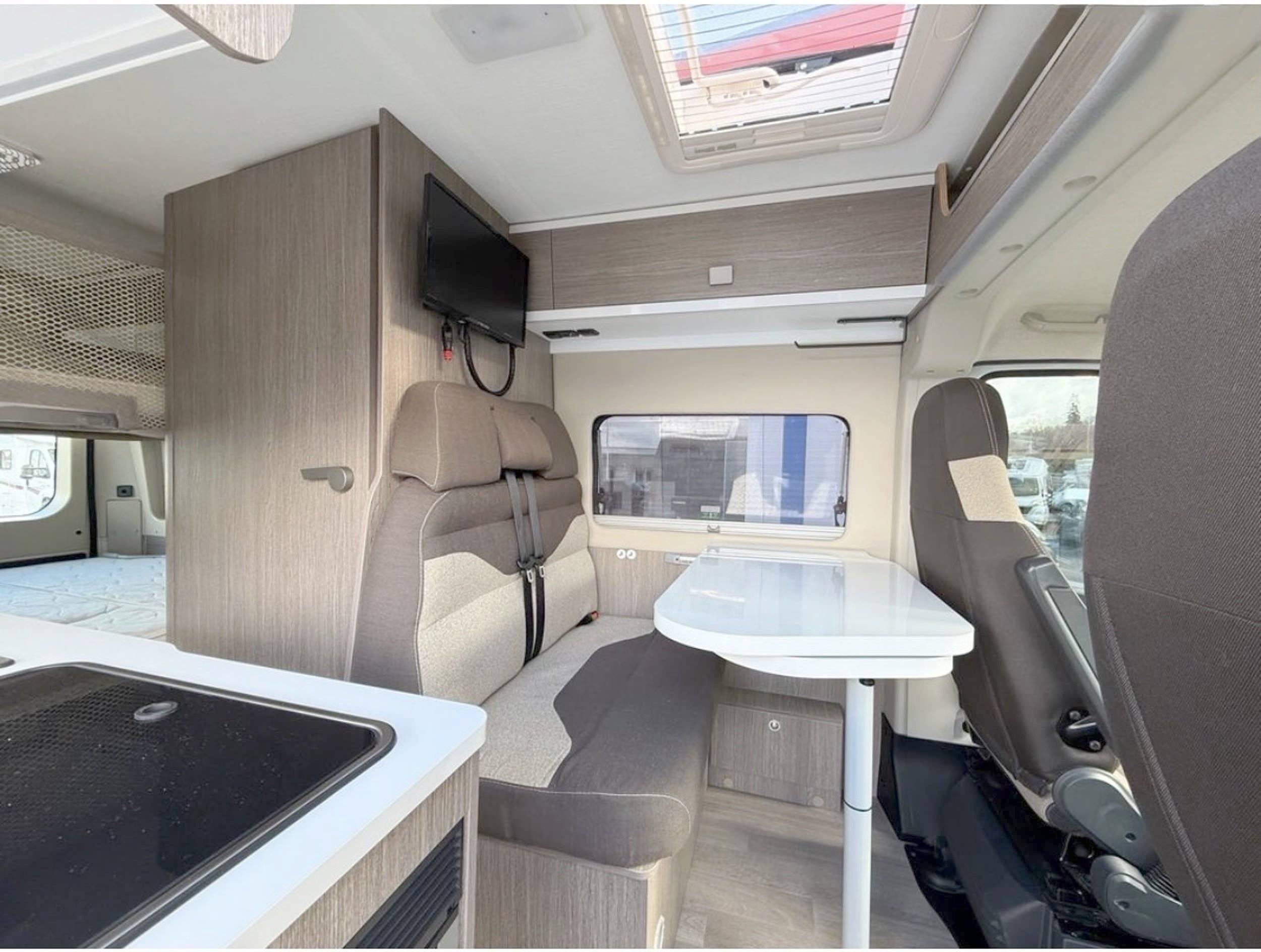 Área de jantar Fiat Ducato 140 ch - Yescapa