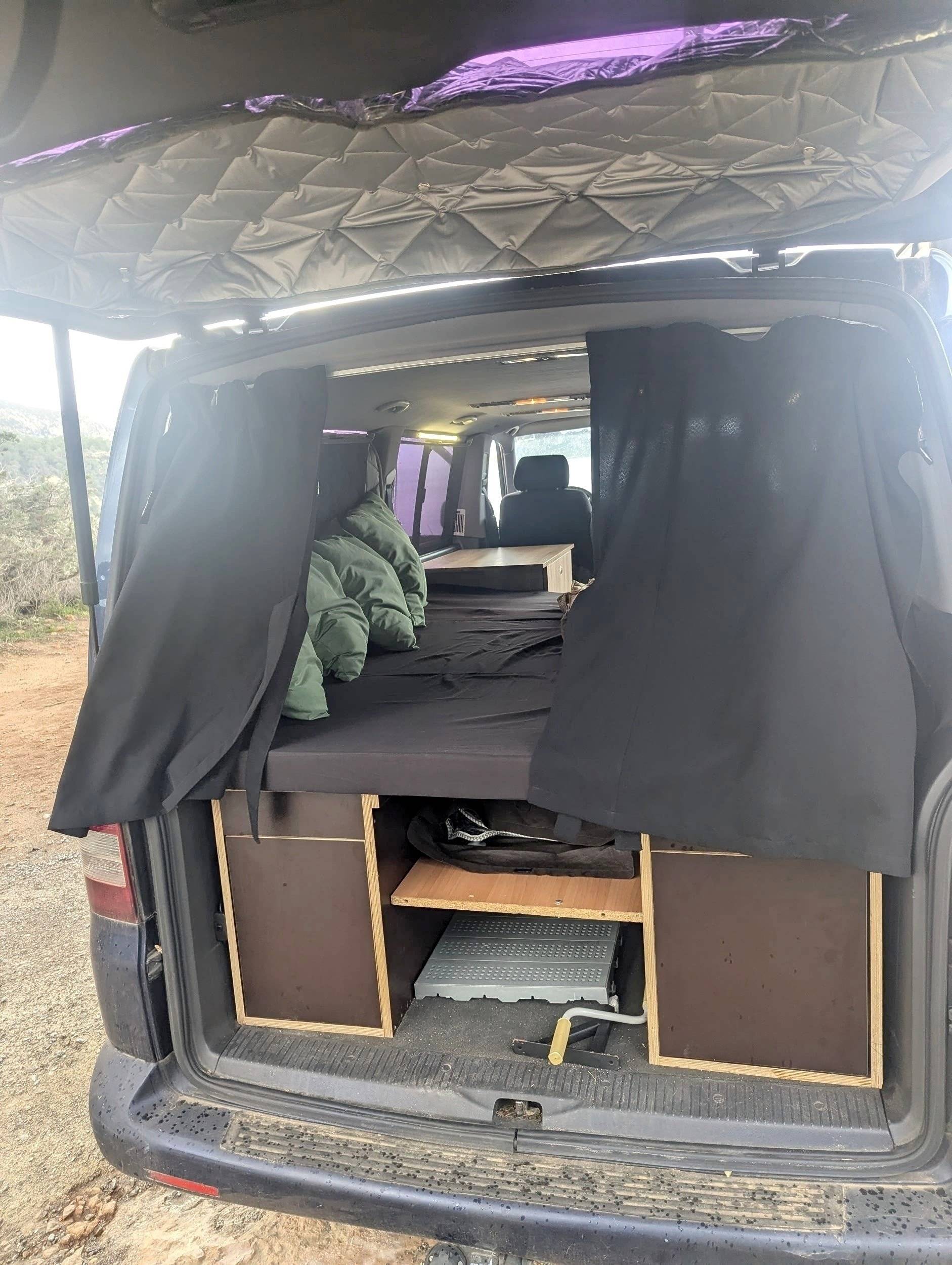 Schlafplätze Volkswagen T5 2,5 l 102 ch - Yescapa
