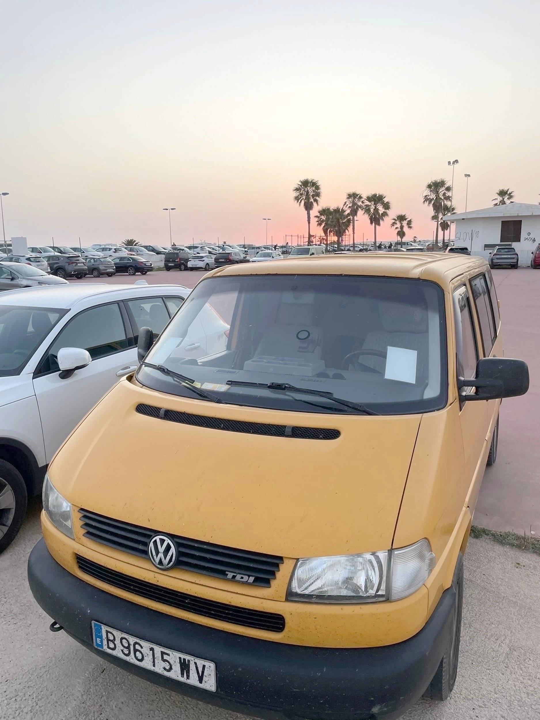 Voorkant 3/4 Volkswagen Transporter - Yescapa