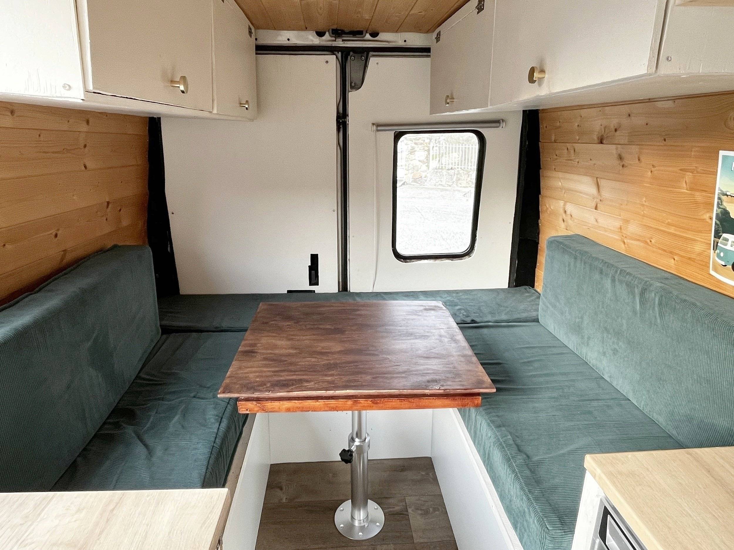 Dinette Peugeot Boxer 2,2l HDI 100 Ch - Yescapa