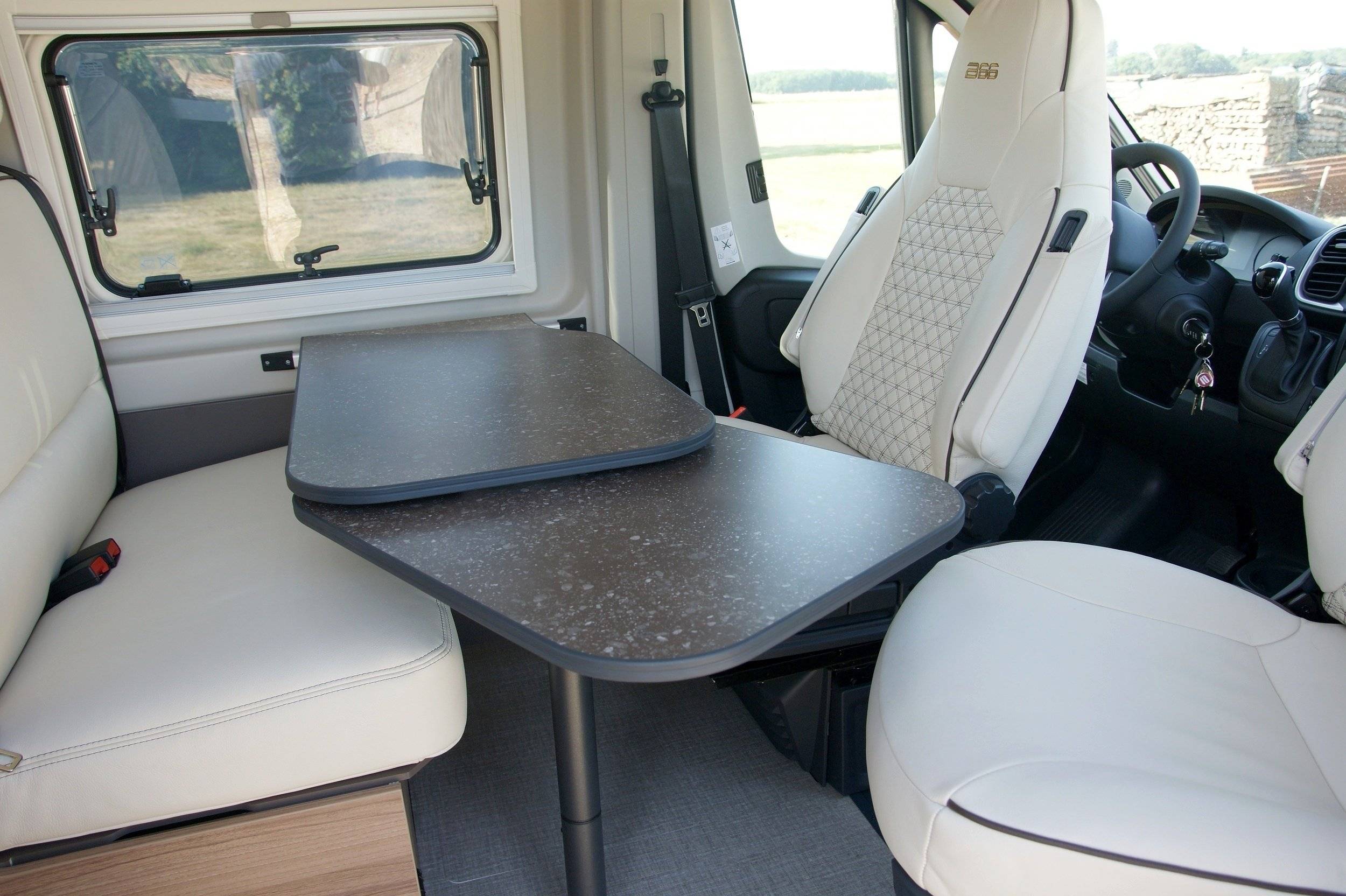 Comedor Fiat Ducato 2,2 JTD 140cv - Yescapa