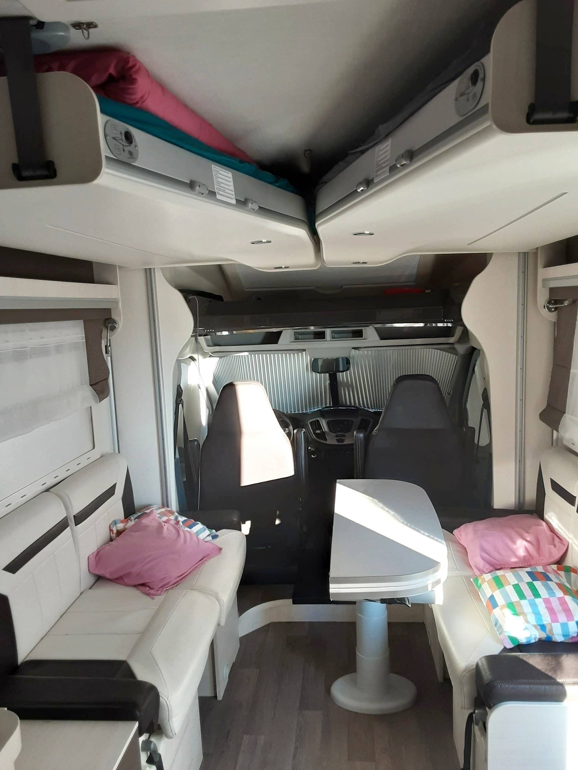 Dinette Ford Challenger - Yescapa