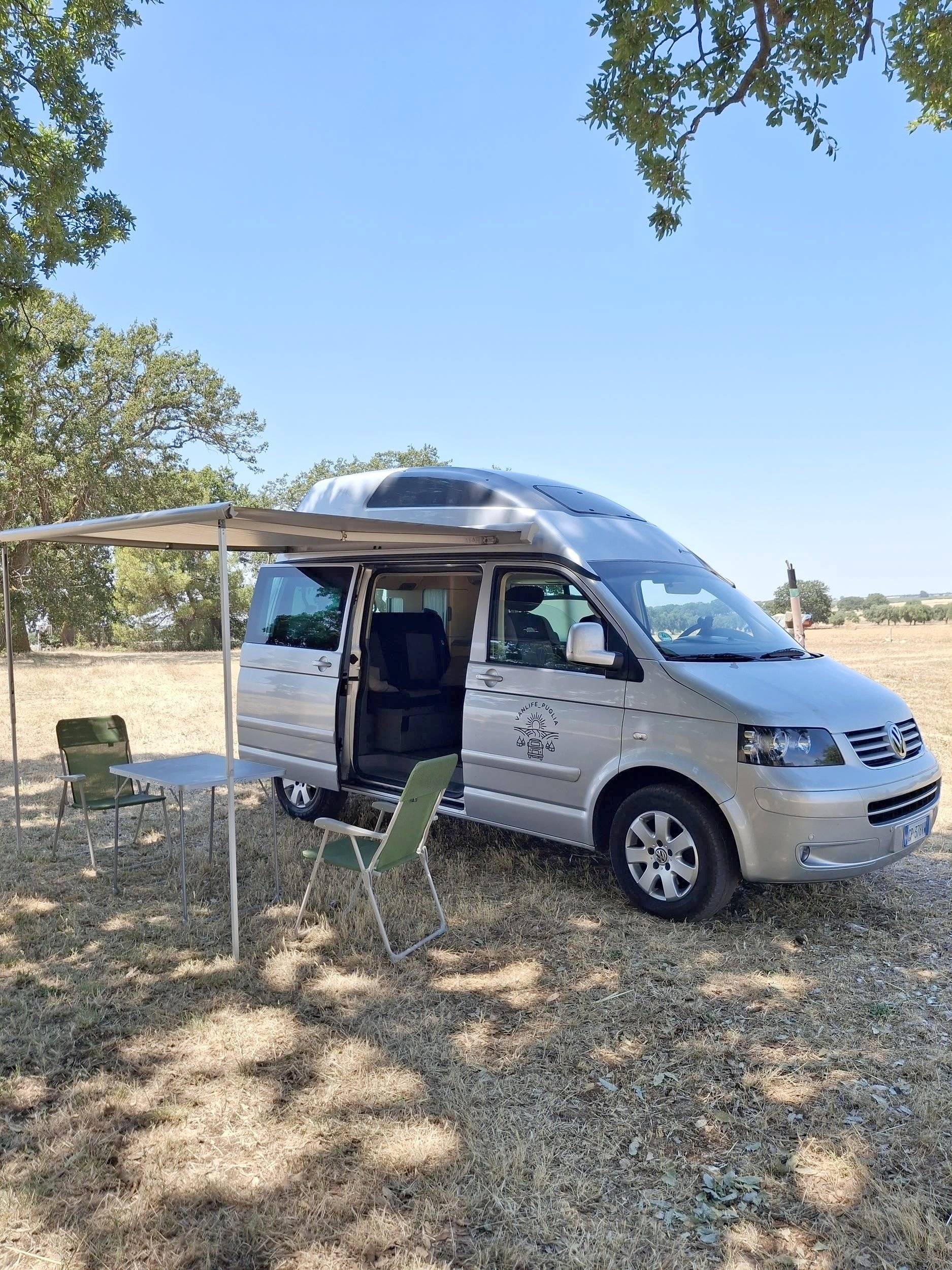 Vue avant de 3/4 Volkswagen T5 2,5l 174 ch - Yescapa