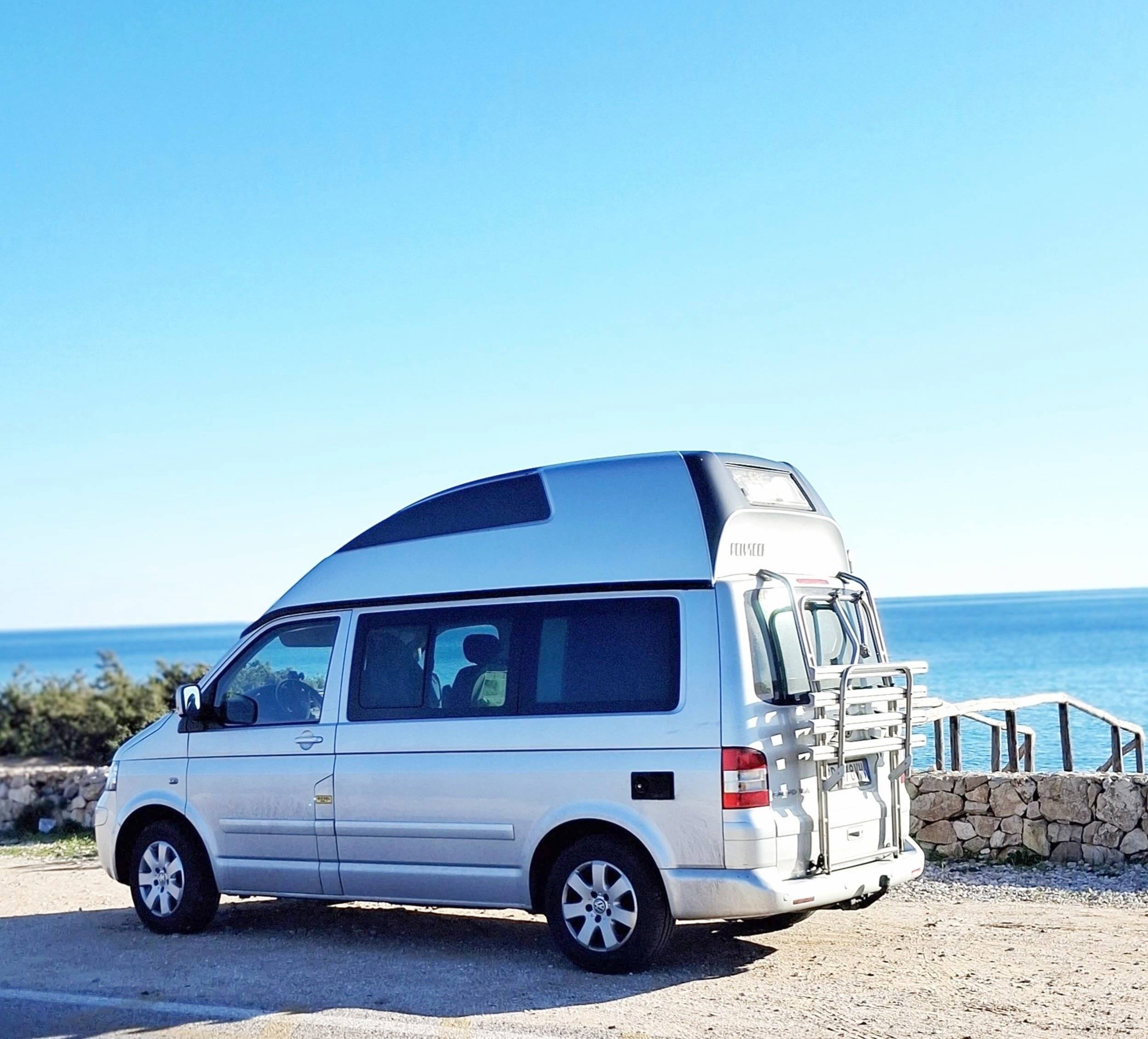 Front view from 3/4 Volkswagen T5 2,5l 174 ch - Yescapa