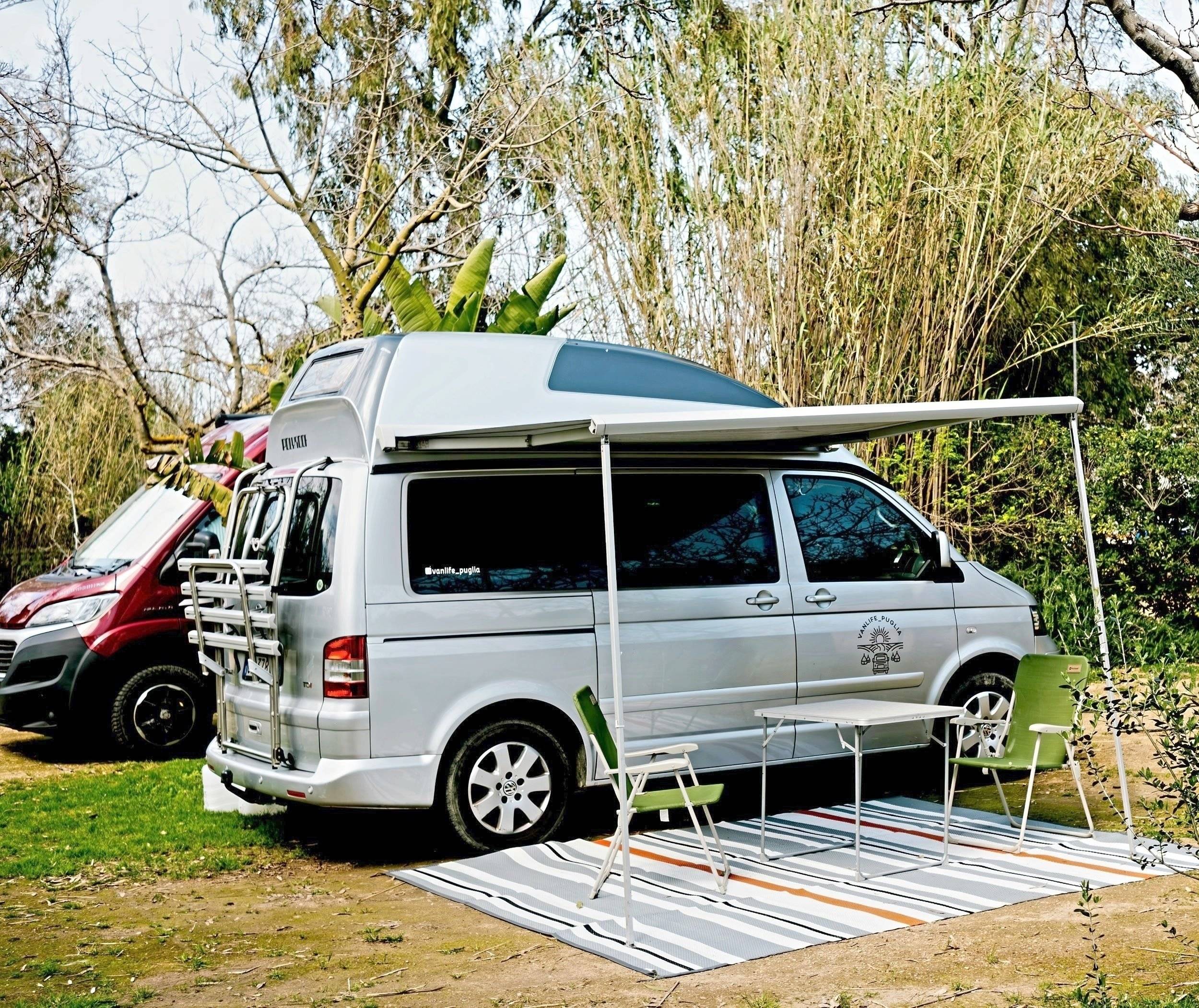 Vista del vehículo ángulo delantero Volkswagen T5 2,5l 174 ch - Yescapa