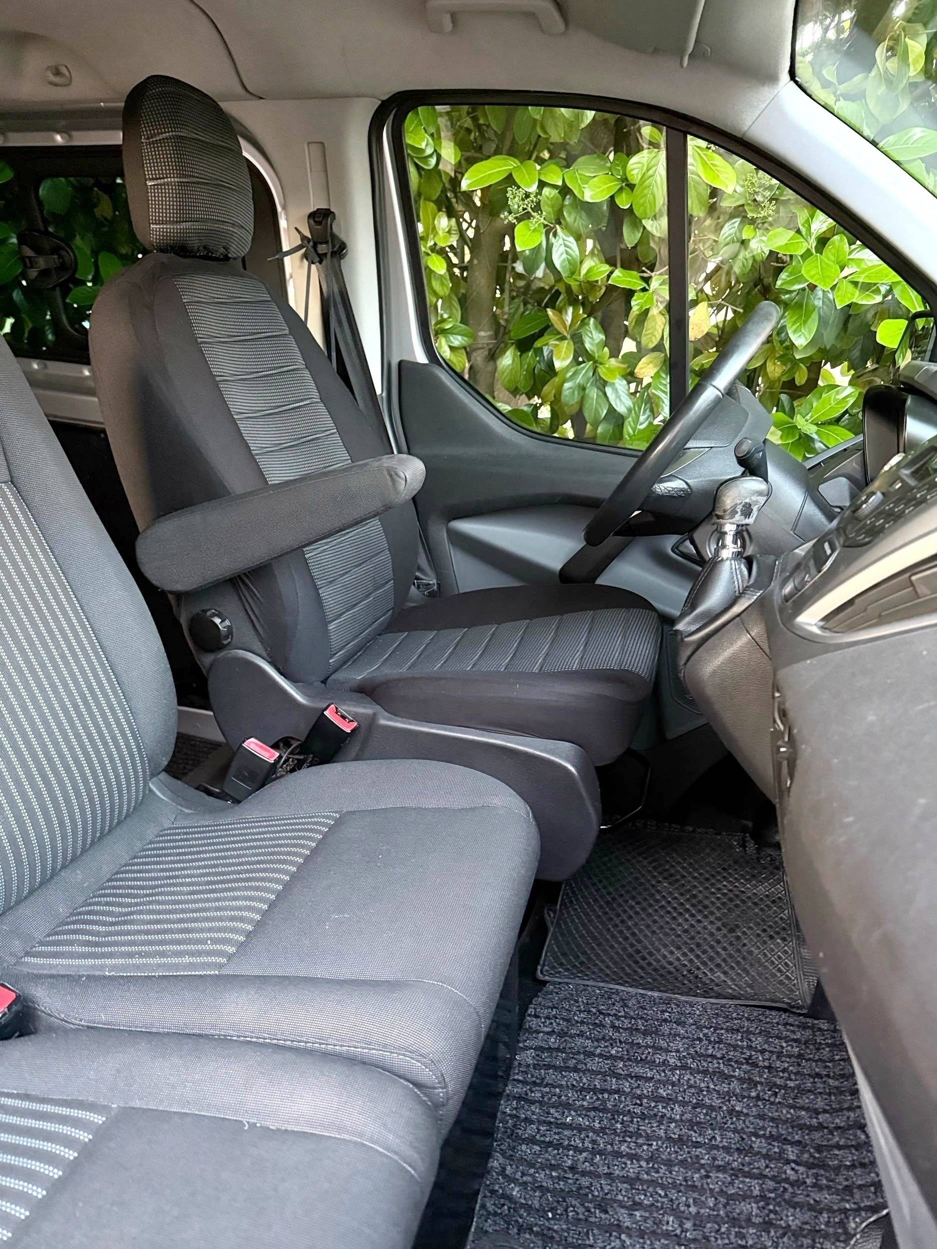 Plazas en cama Ford Custom L2H1 version Trend 2,2 l 125 ch - Yescapa