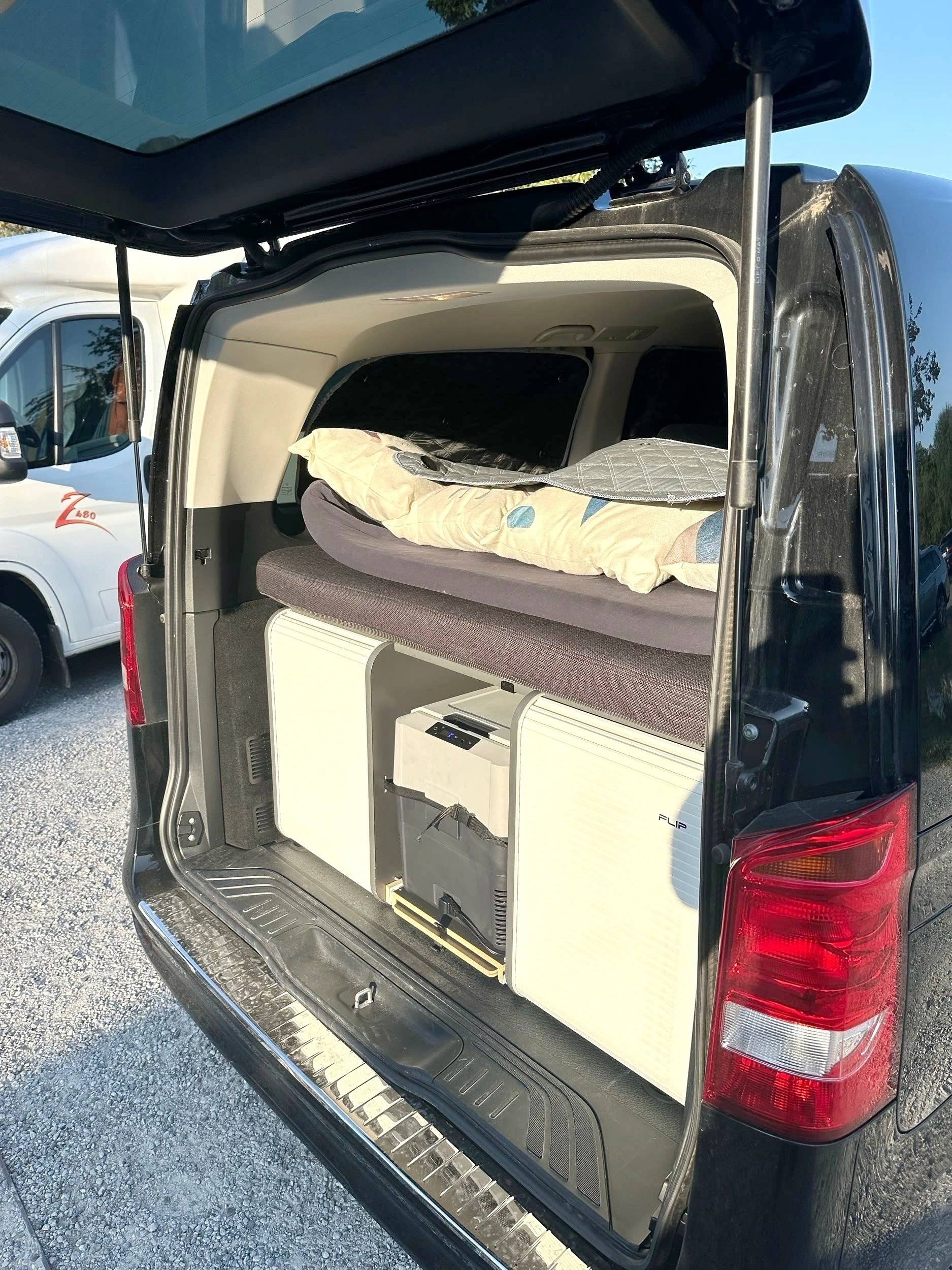 Couchages Mercedes Vito 116CDI 4x4 - Yescapa