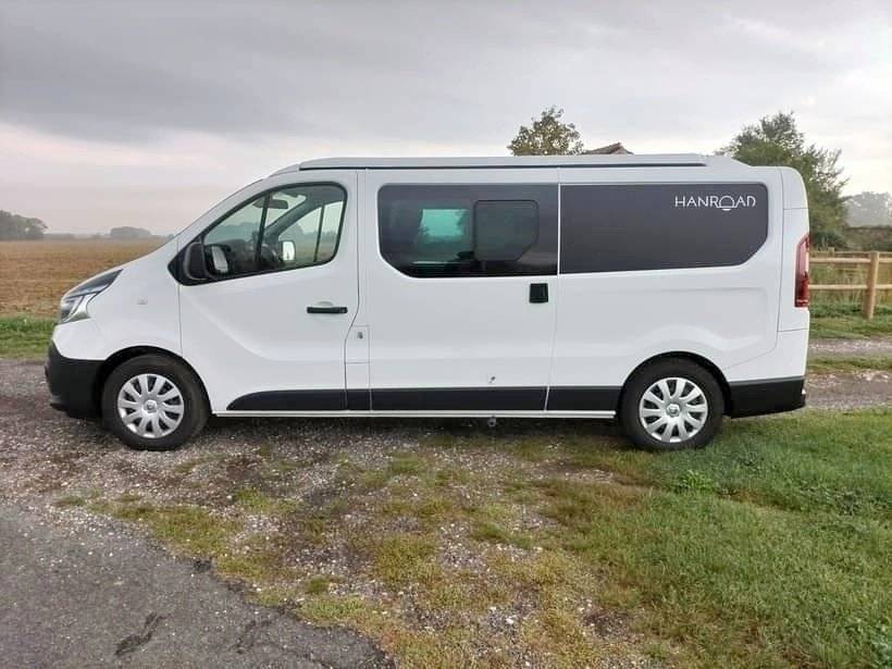 Área de jantar Renault trafic 3 H1L2 - Yescapa