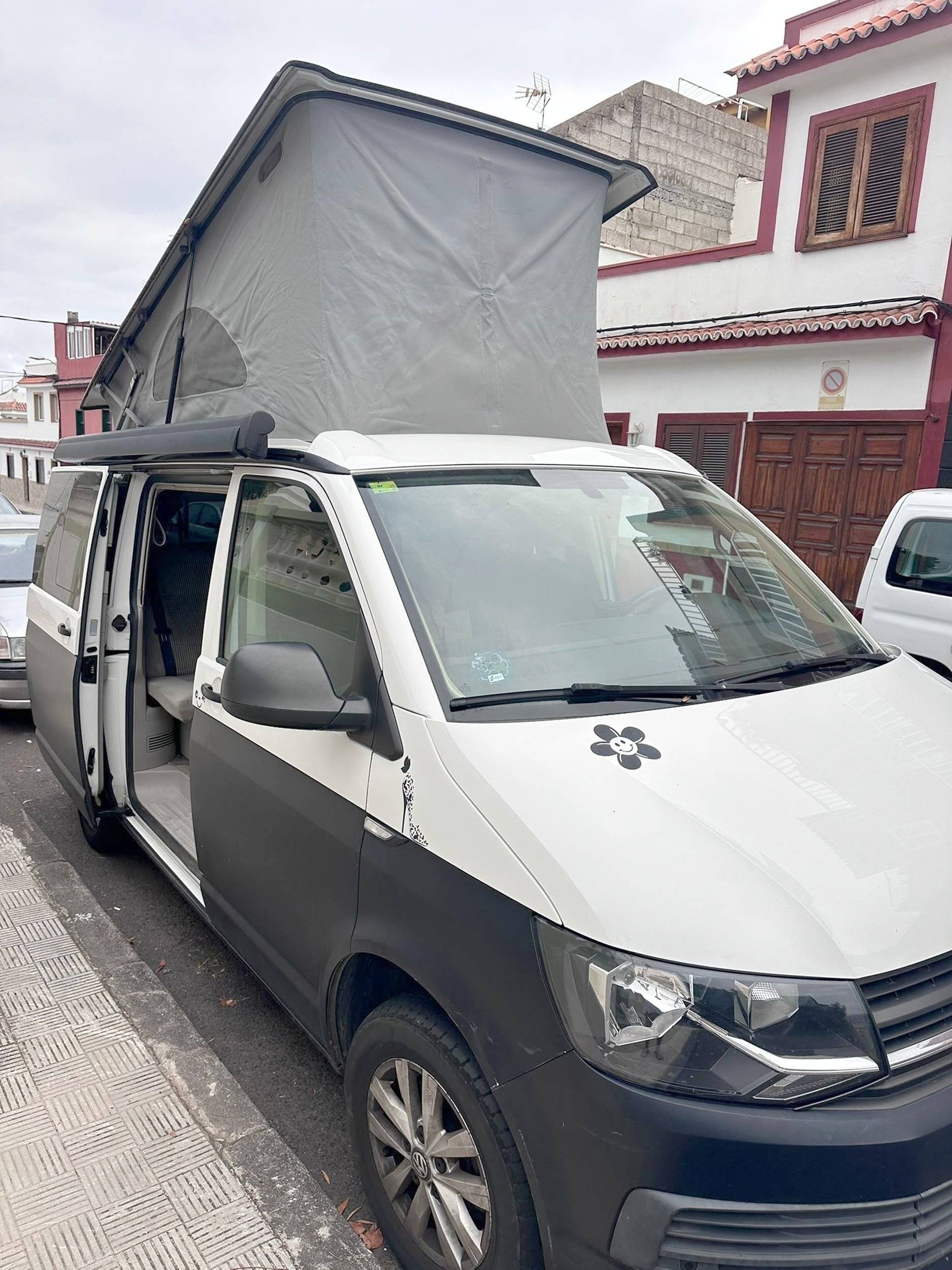 Volkswagen T6 California Coast