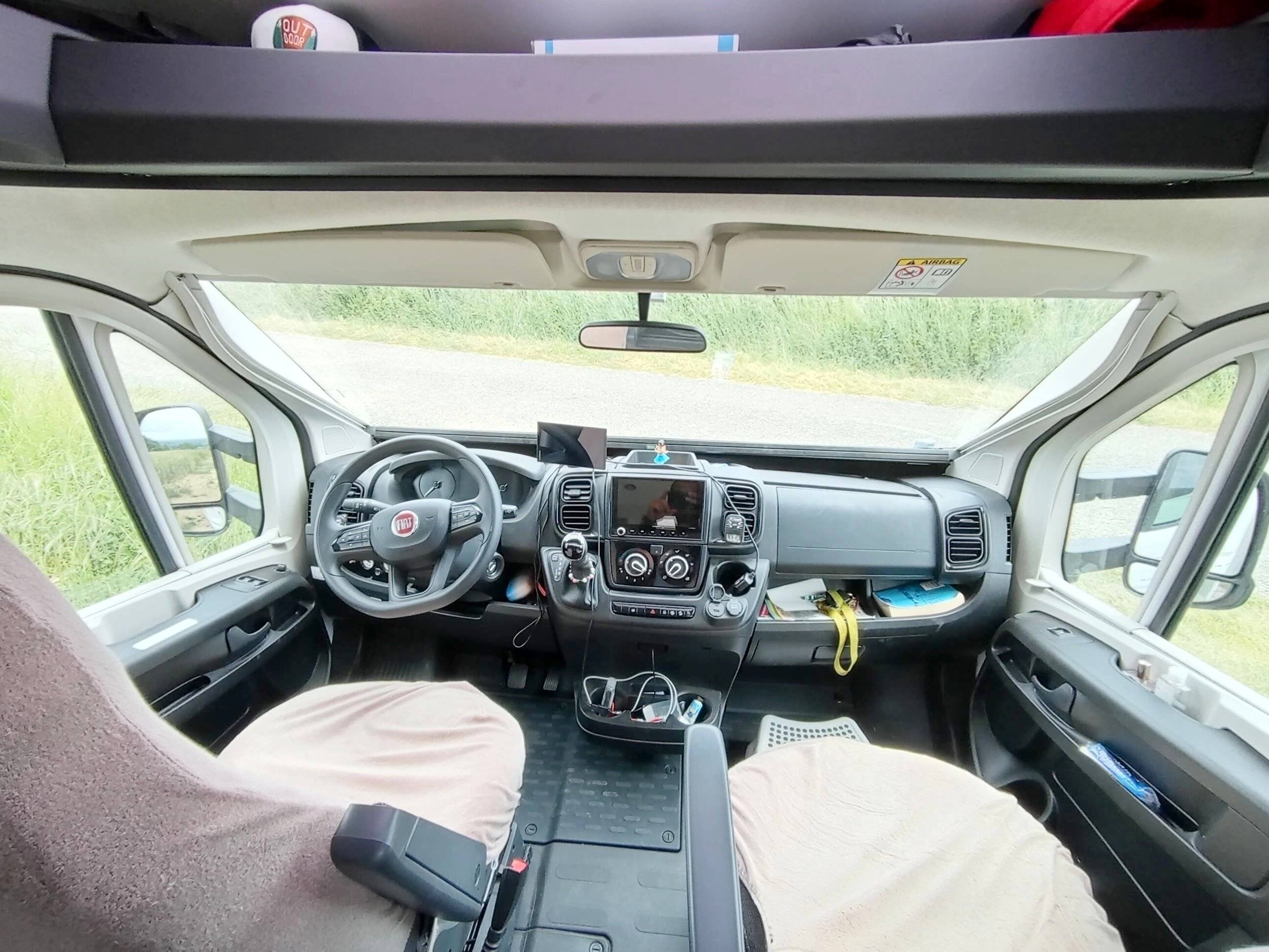 Challenger 328 VIP graphite