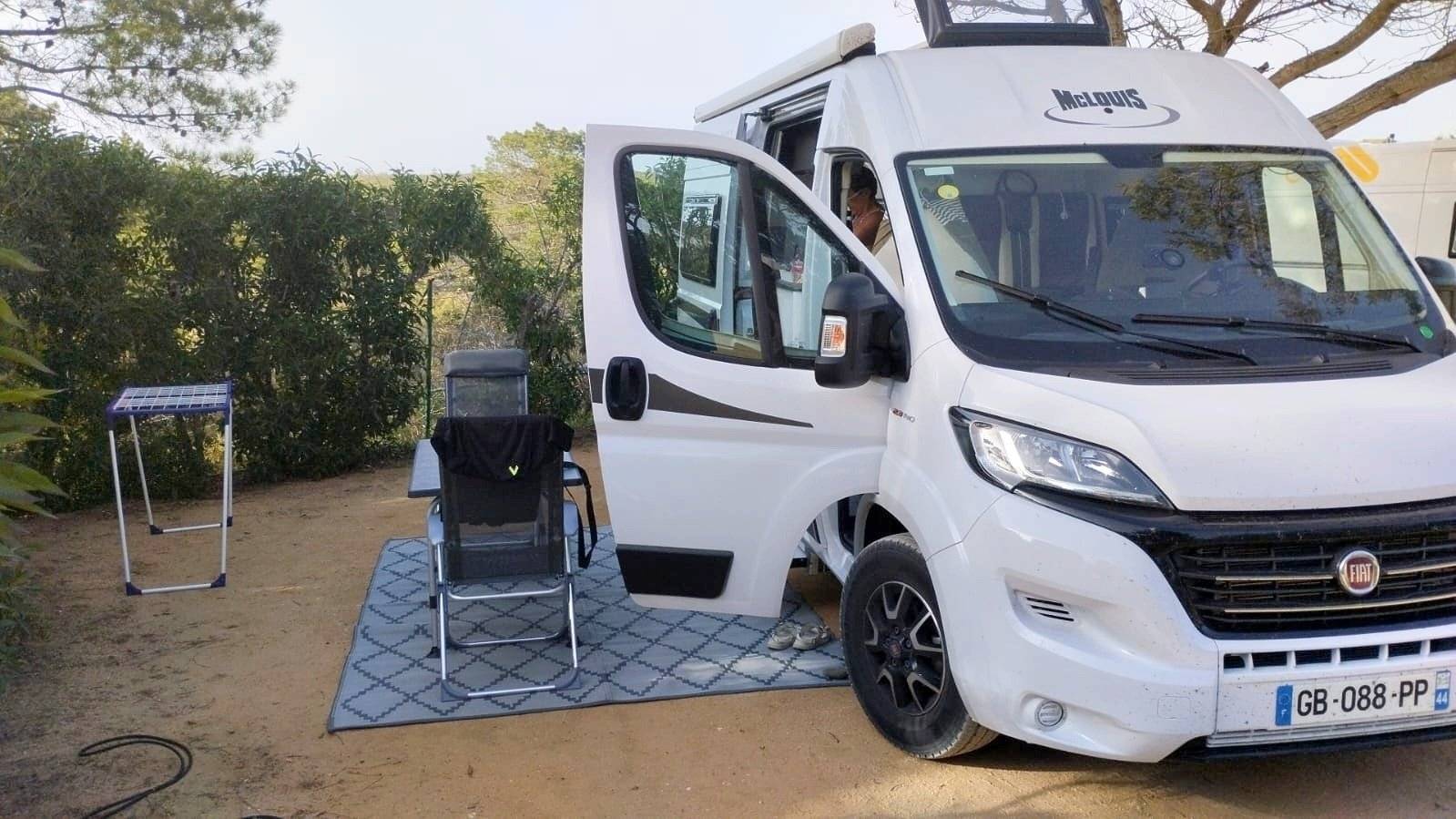 Vue avant de 3/4 Fiat Fiat ducato - Yescapa