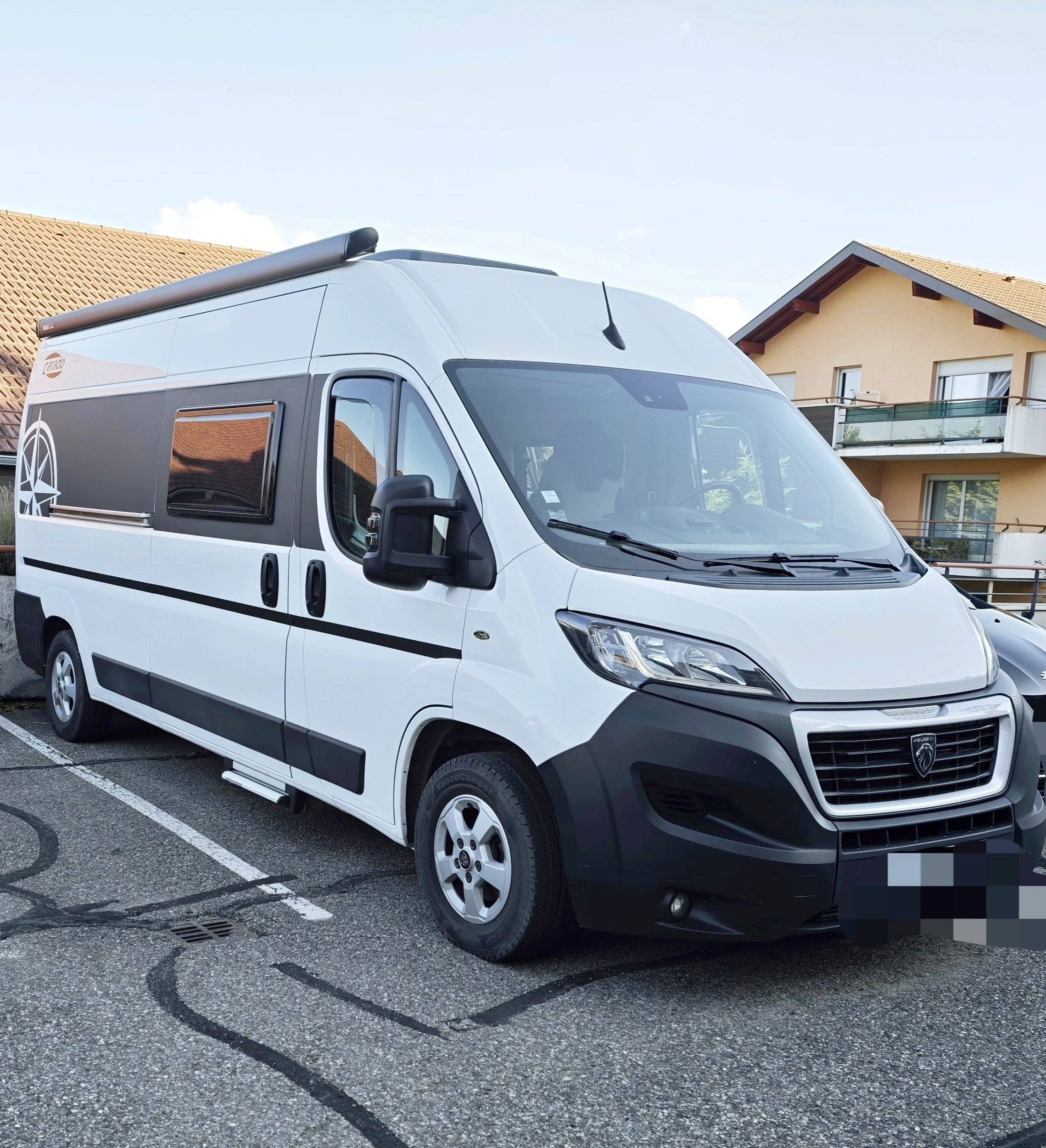 Vista del vehículo ángulo delantero Peugeot Boxer 3 l 160 ch - Yescapa