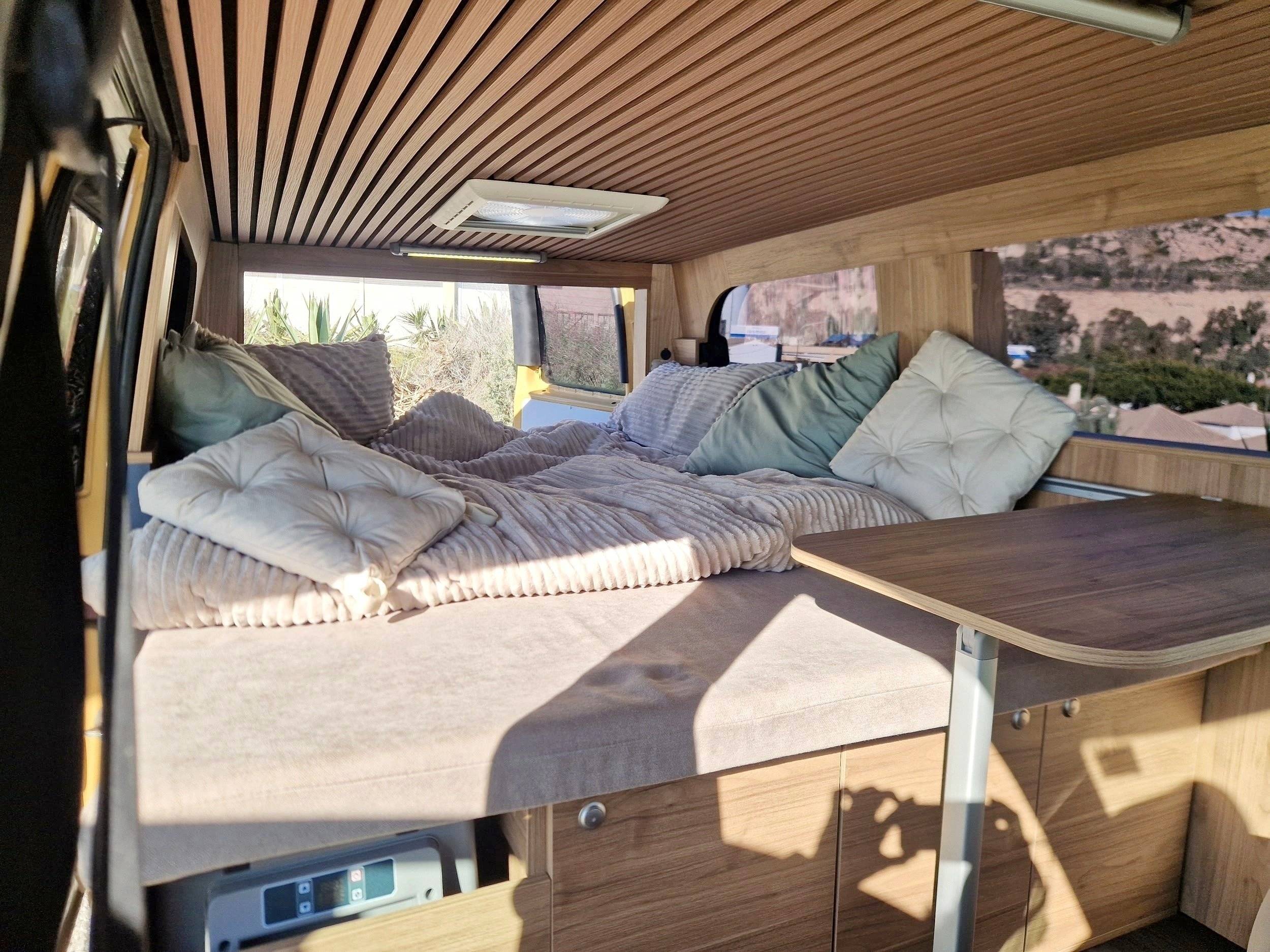 Plazas en cama Mercedes Vito 111 CDI 116 ch - Yescapa