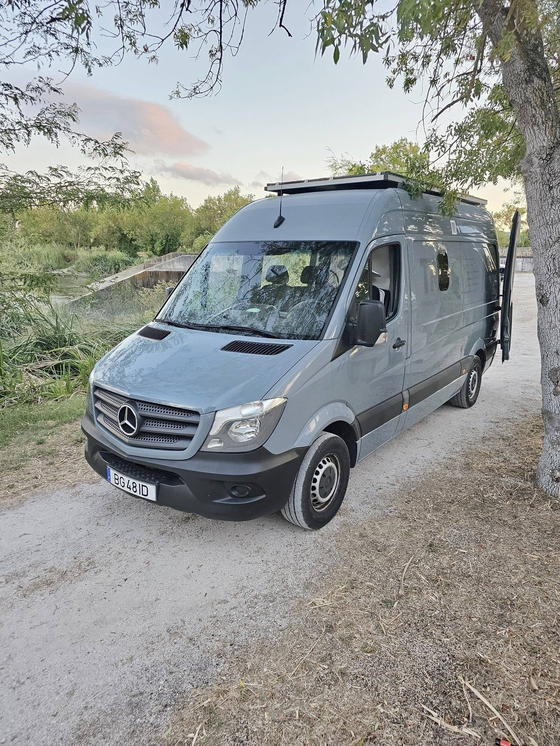 Voorkant 3/4 Mercedes Sprinter 2,1 l 115 ch - Yescapa