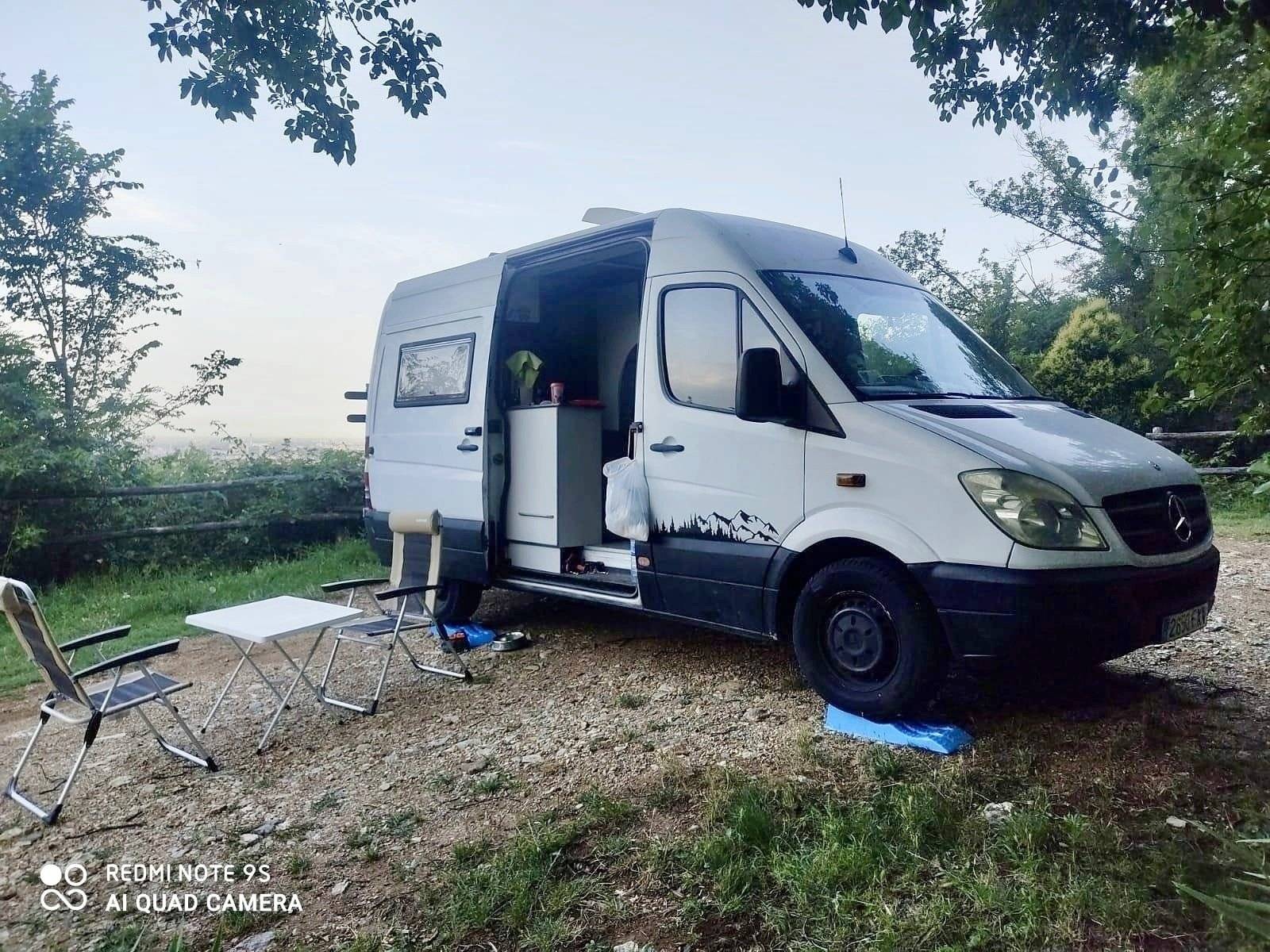 Vista del vehículo ángulo delantero Mercedes Sprinter 313CDI - Yescapa