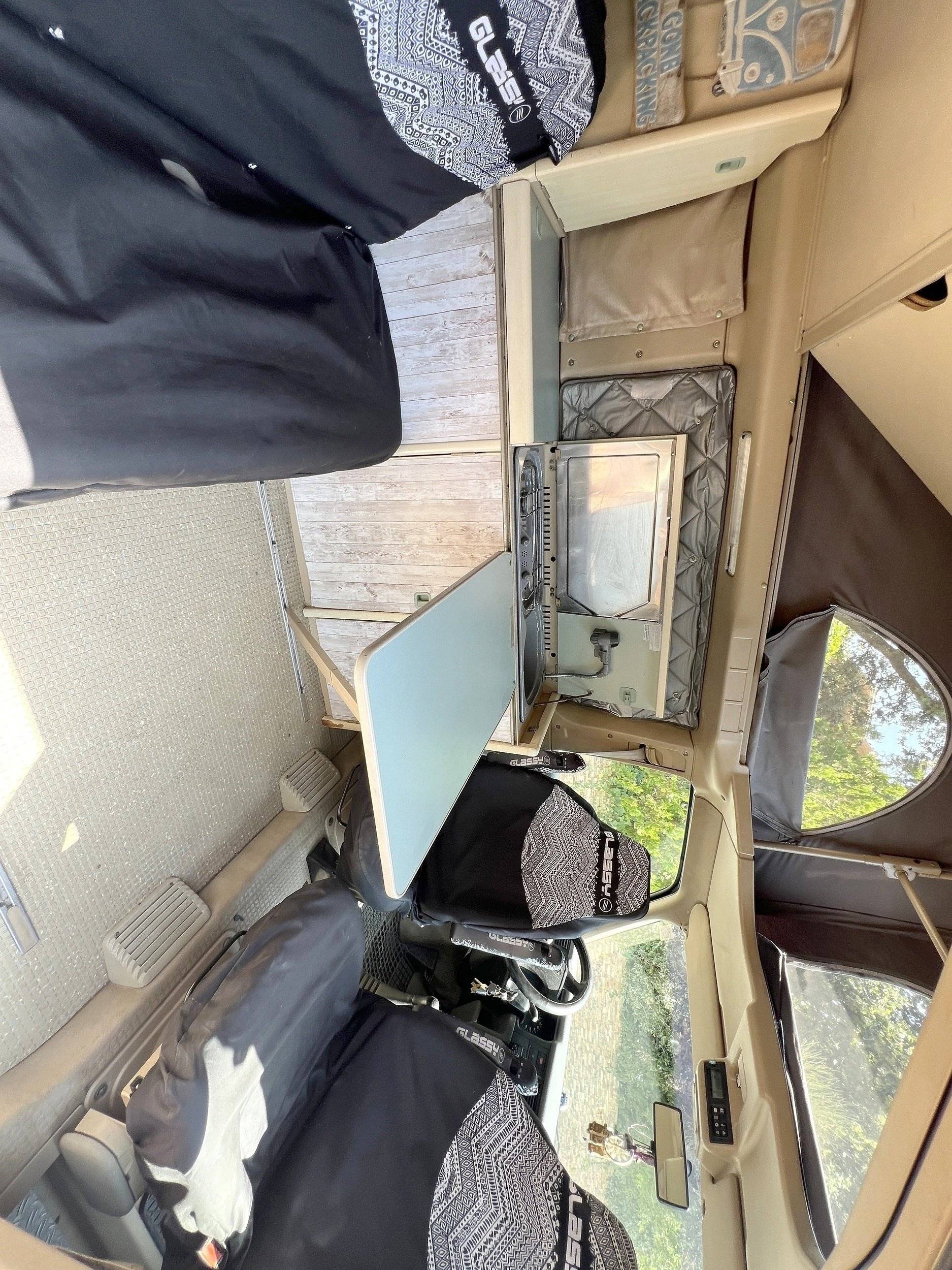 Área de jantar Volkswagen California - Yescapa