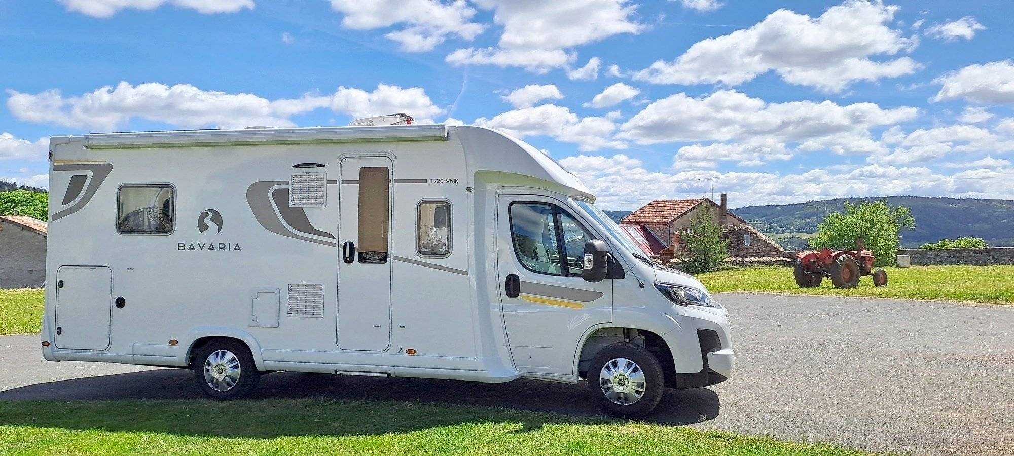Vista del vehículo ángulo delantero Fiat Ducato 2,2 140cv - Yescapa