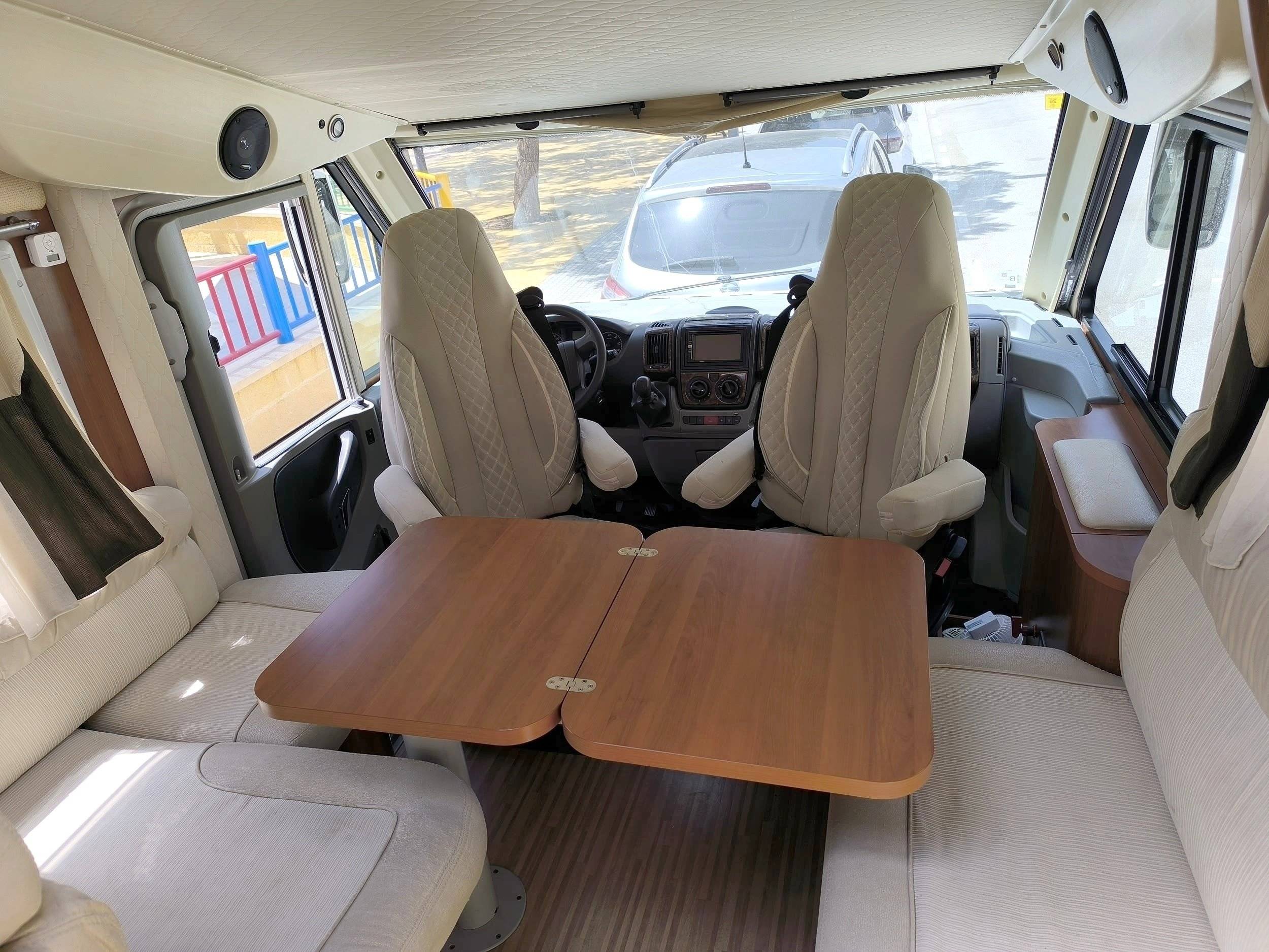 Área de jantar Fiat 2,3 l 130 ch. - Yescapa
