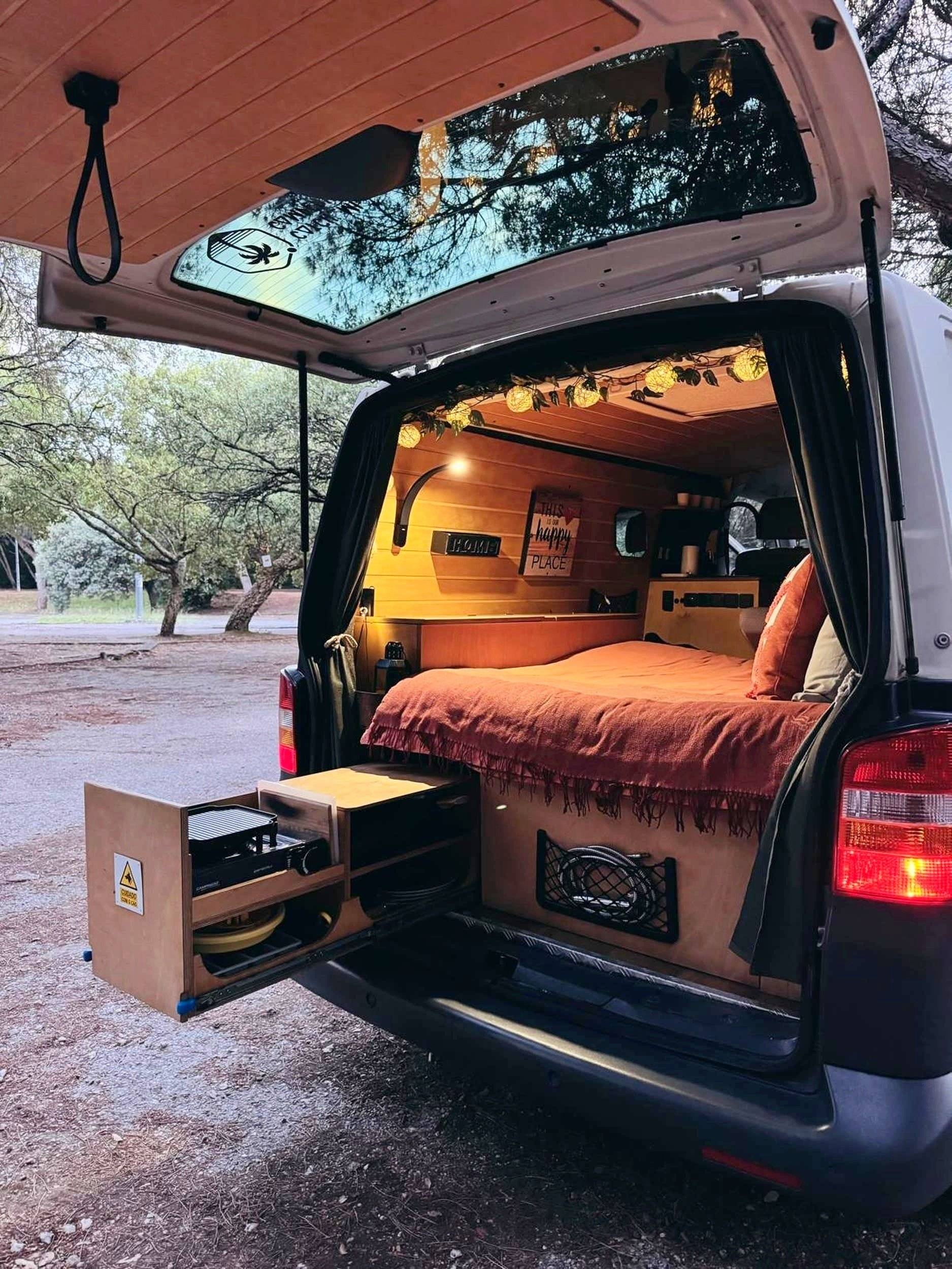 Schlafplätze Volkswagen Transporter T5 1.9 TDI - Yescapa