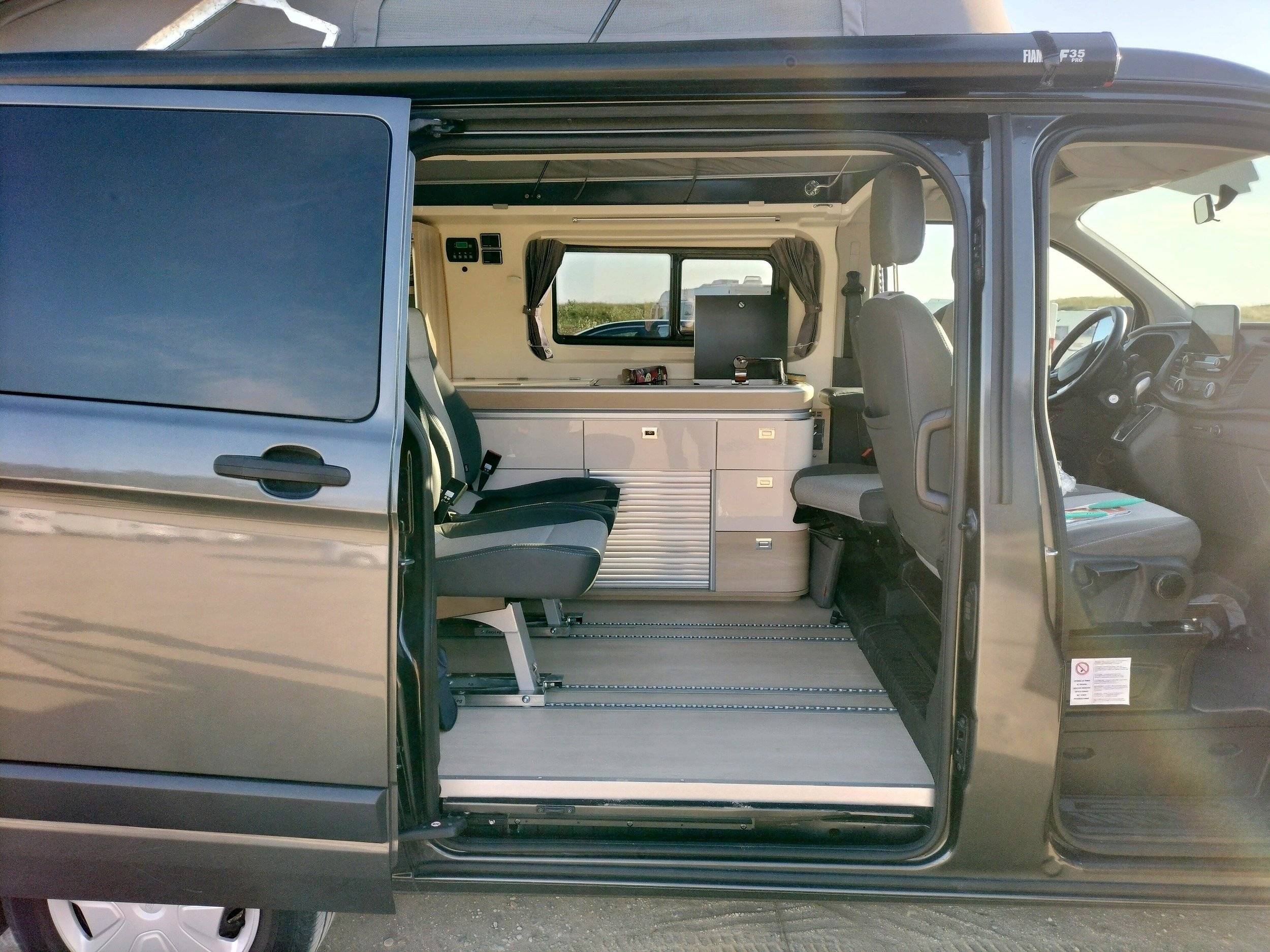 Angolo cucina Ford Ford Transit Custom - Yescapa