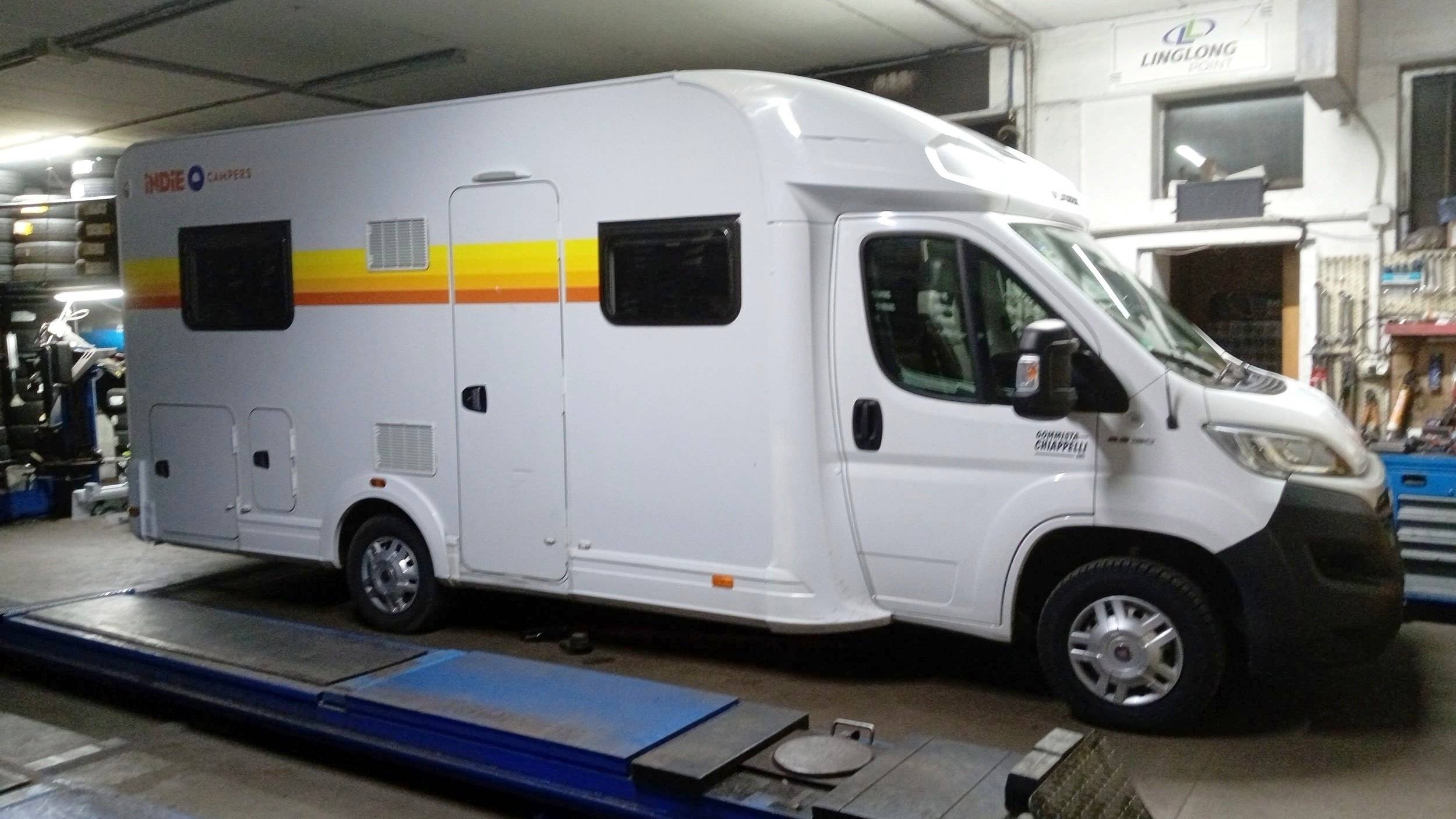 Vista del vehicle angle davanter Fiat Ducato 2,3 l Multijet 120ch. - Yescapa