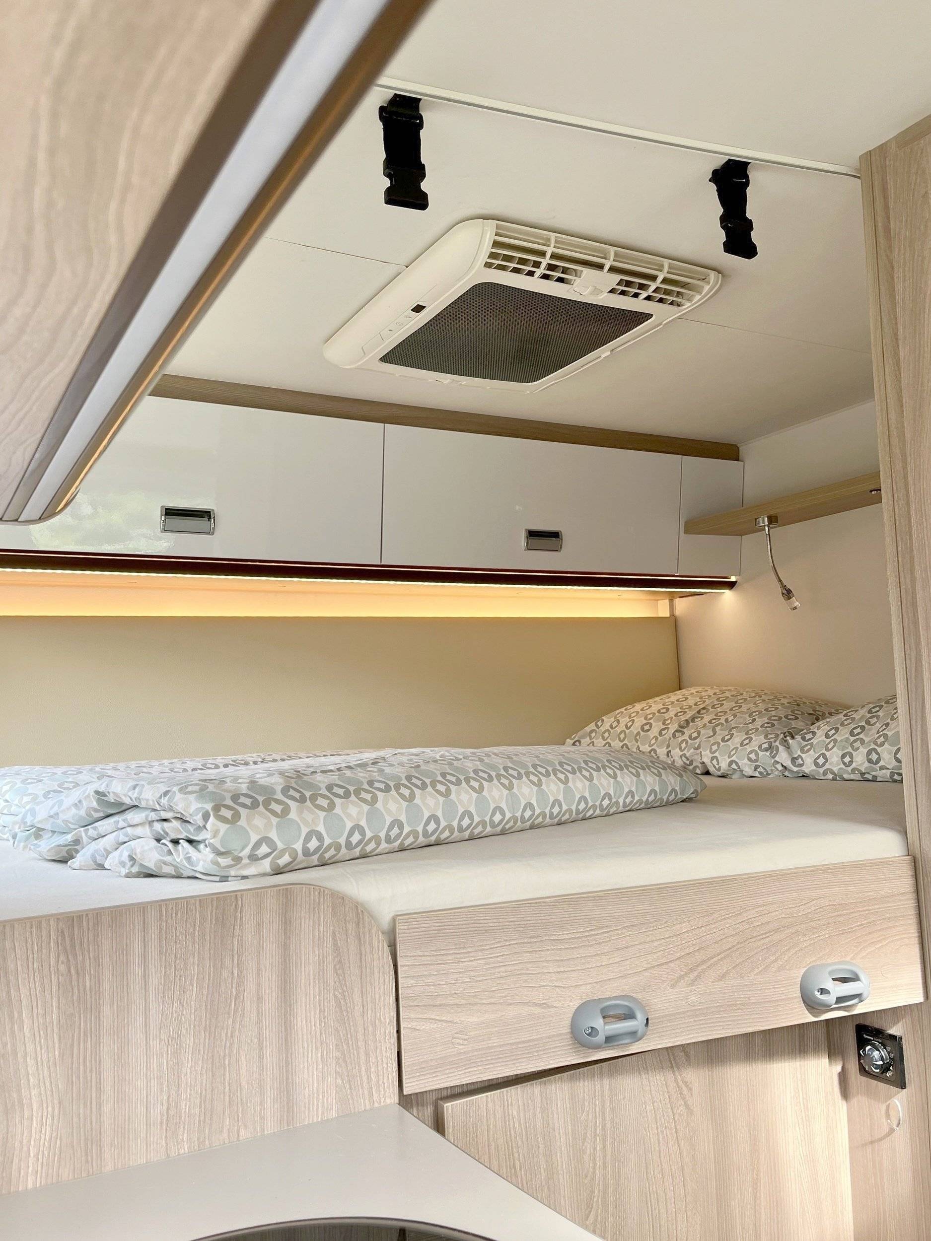 Teilintegriertes Wohnmobil