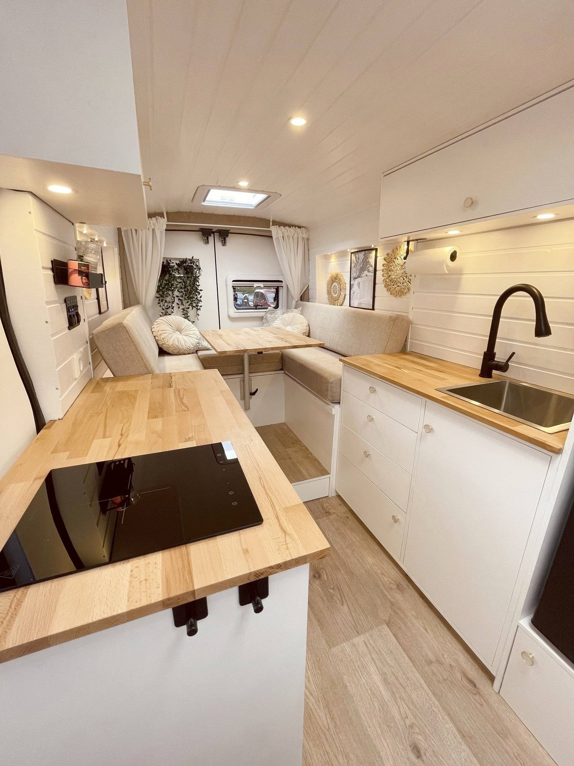 3 C Cartier/Brisebras Ford