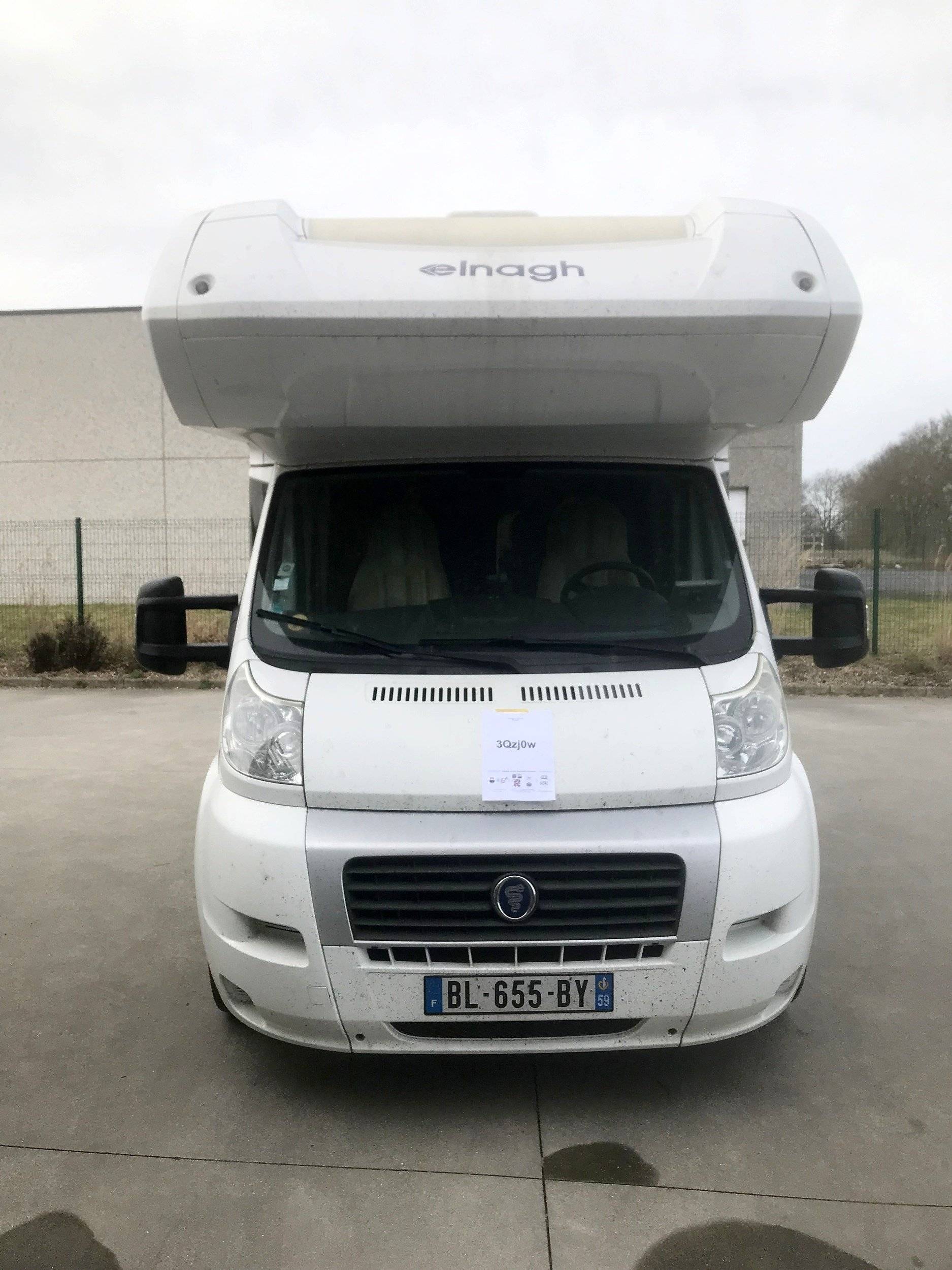 Front view from 3/4 Fiat Ducato 2,2 l JTD 130 ch. - Yescapa