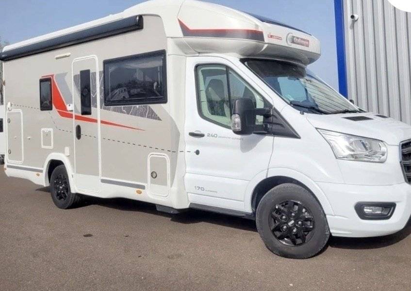 Vue avant de 3/4 Ford Transit 2,0 l 170 ch - Yescapa