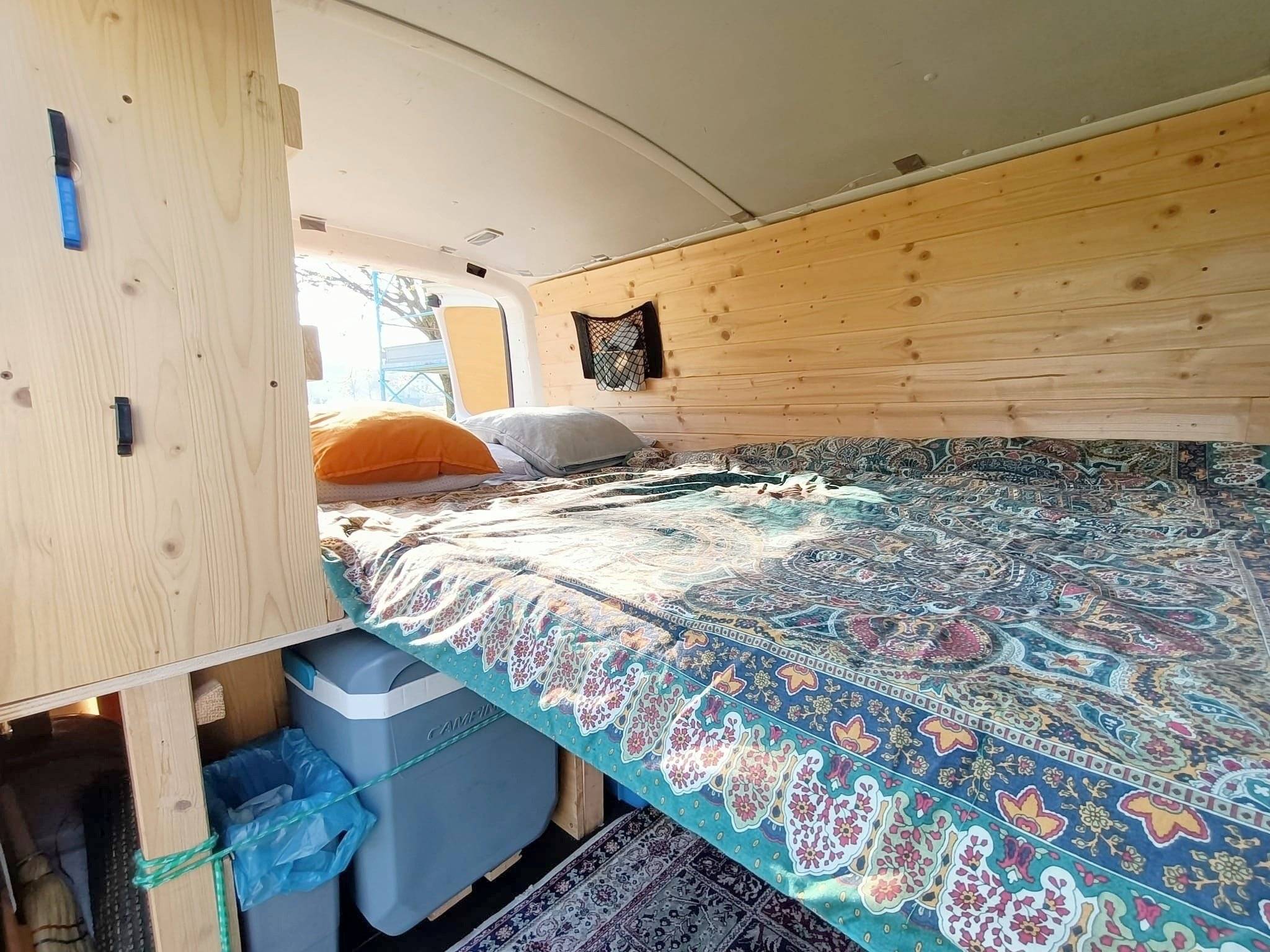 Berth Volkswagen Transporter T5 - Yescapa